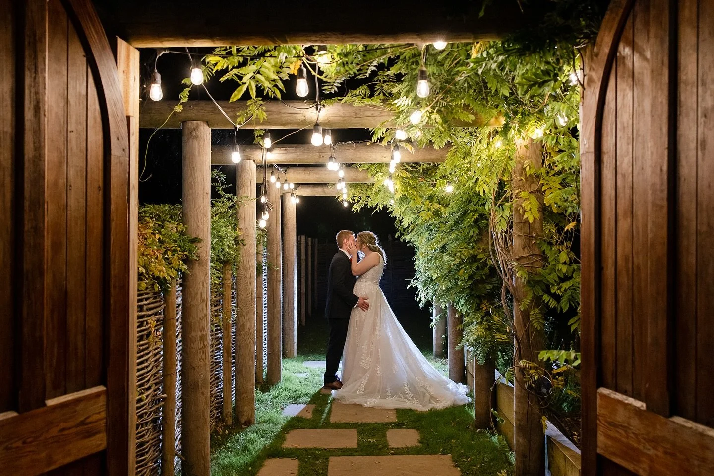 Huge congratulations to the brand new Mr &amp; Mrs Foster, who got married last Saturday! If you&rsquo;re planning an autumn wedding, then you&rsquo;ll want to see this one &ndash; it&rsquo;s bursting with inspiration. And what a gorgeous venue Nicol