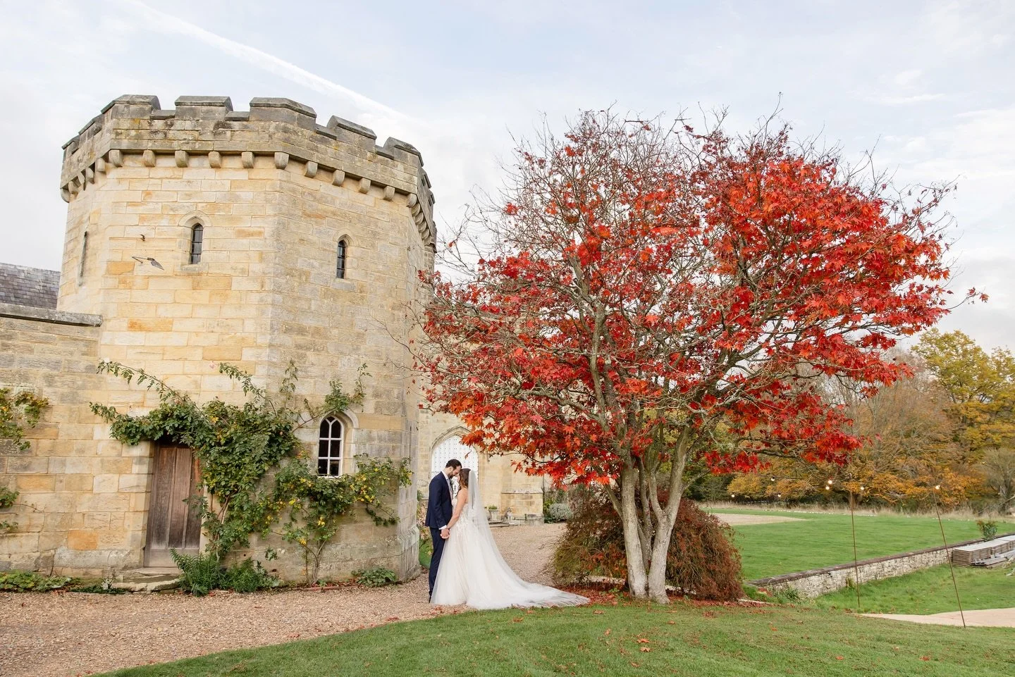 Absolutely loving going through all the dreamy images from Issy &amp; Luke&rsquo;s November wedding 🍁
This one in front of Chiddingstone Castle, with those stunning autumn leaves and her flowing veil, feels straight out of a fairytale! I can&rsquo;t