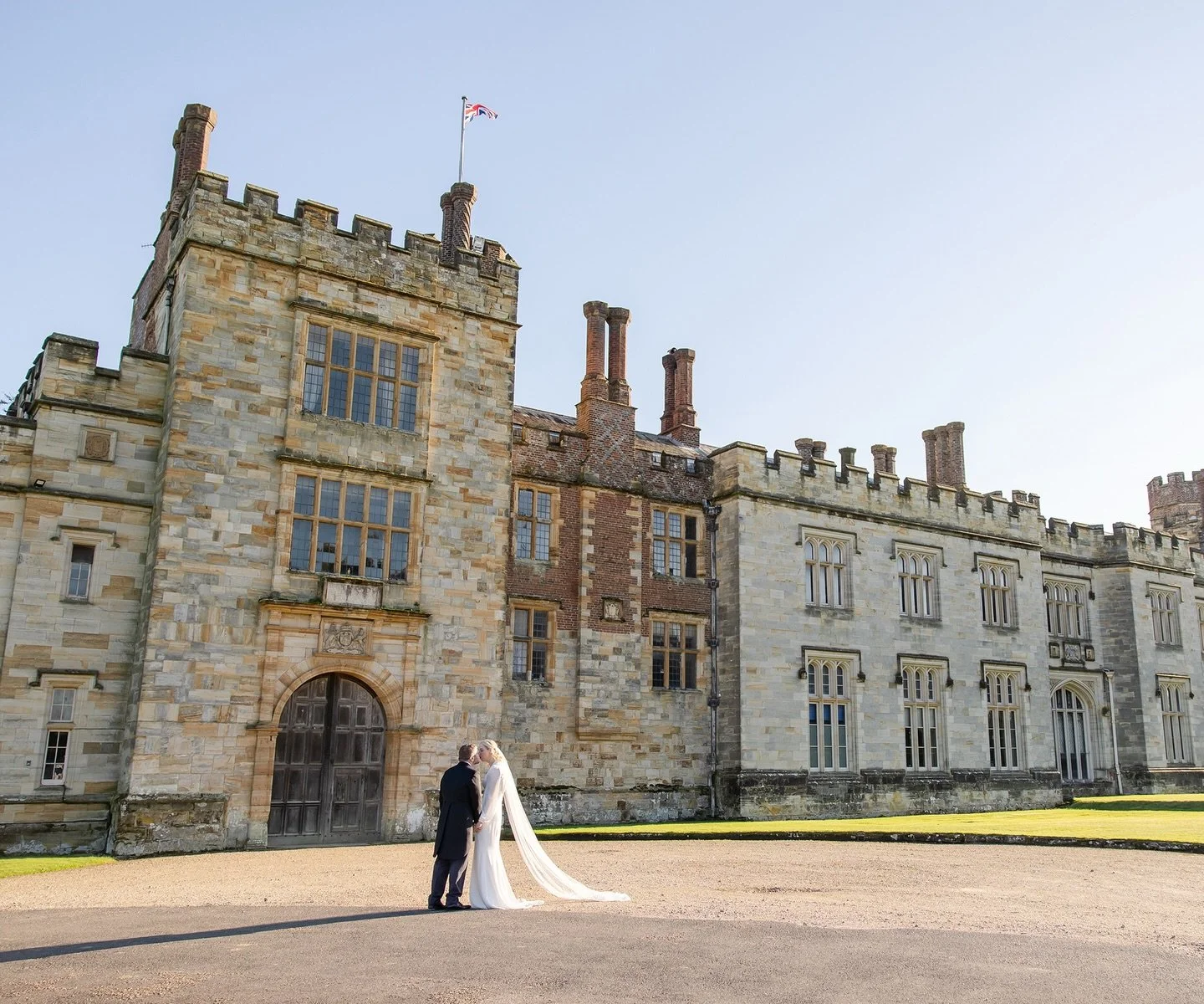 I&rsquo;ve just finished designing the most beautiful album for Janice &amp; Dave&rsquo;s wedding at @penshurstplace 🤍

A few of my favourite pages from this one &mdash; I absolutely love the colours running throughout, with the most gorgeous floral