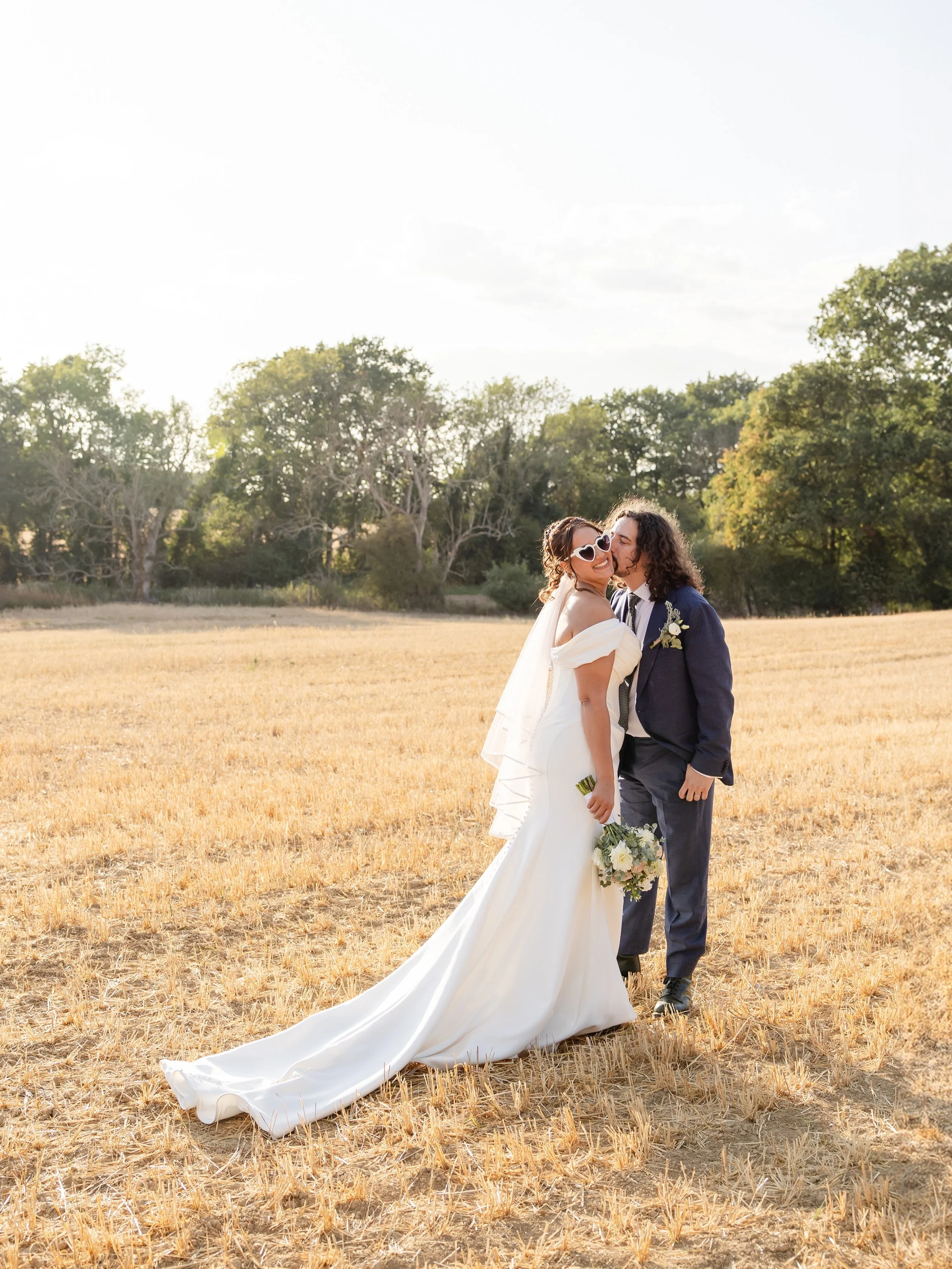 Another beautifully sunny countryside wedding at The Plough at Leigh! Megan &amp; Jack&rsquo;s wedding was thoroughly gorgeous; bathed in sunshine and full of smiles 😎

The day began with bridal preparations at a cottage nearby, where the vibe was t