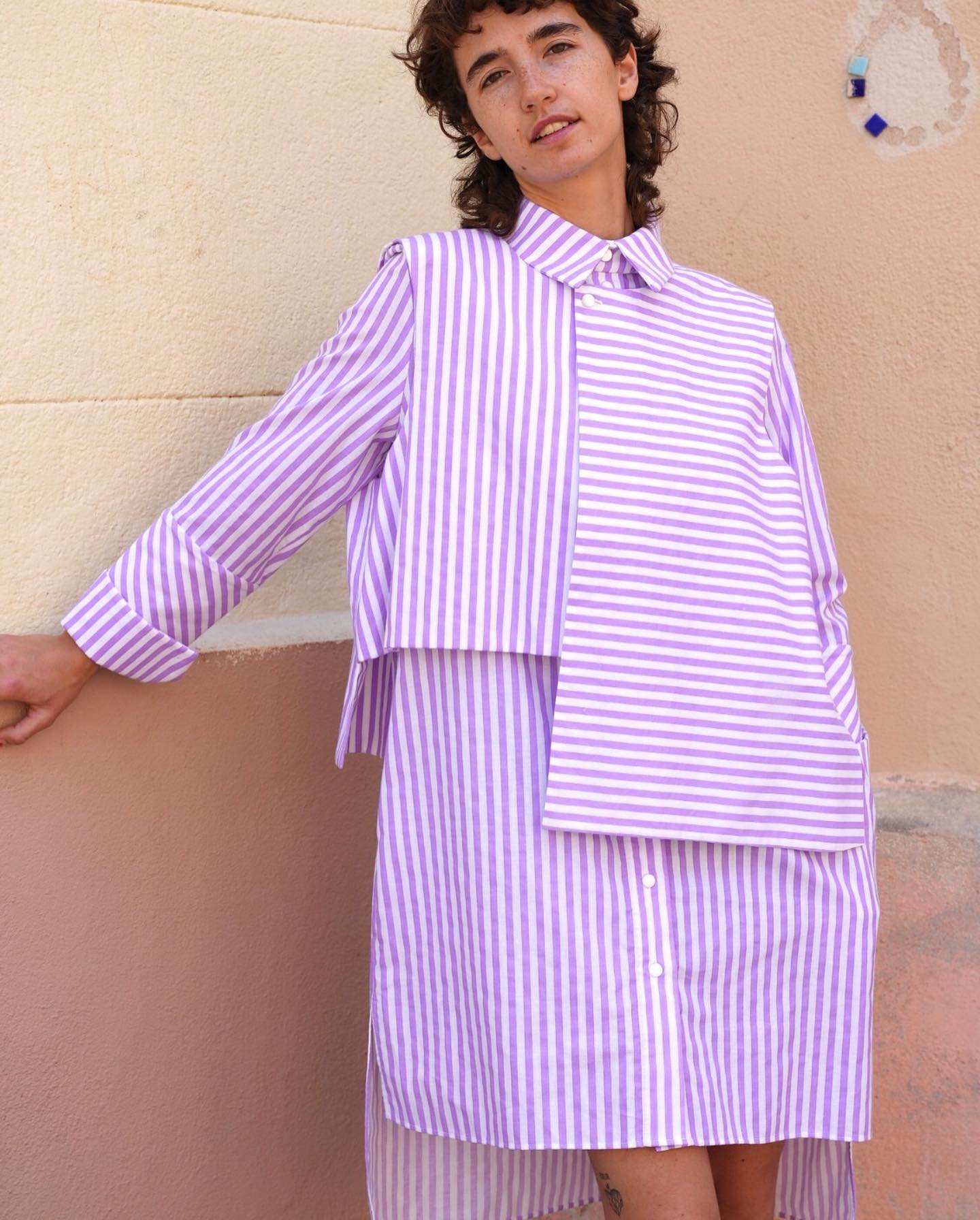 &bull; La Robe Stratifi&eacute;e &bull;

Disponible sur commande, dans de nombreux tissus, unis ou &agrave; motifs. 

Soigneusement fabriqu&eacute;e &agrave; Marseille.

Pour aller encore plus loin, vers des v&ecirc;tements qui vous ressemblent, vous
