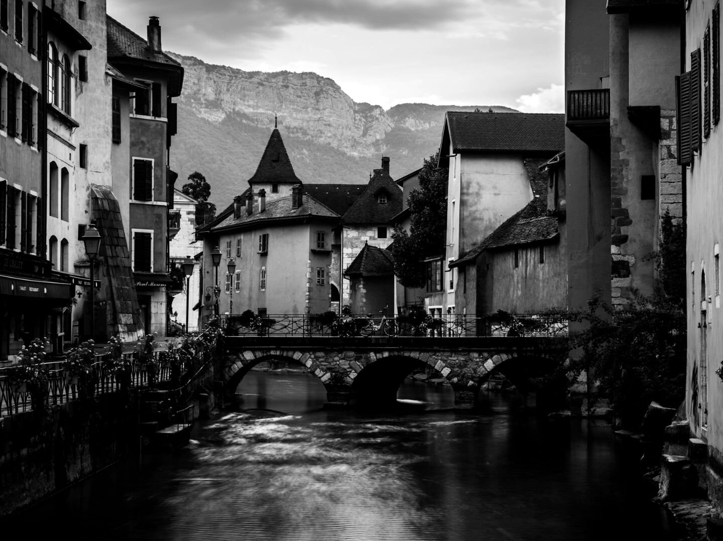 Back in Annecy with some gritty pictures of the town still fast asleep.

More of Albania and Italy to follow!