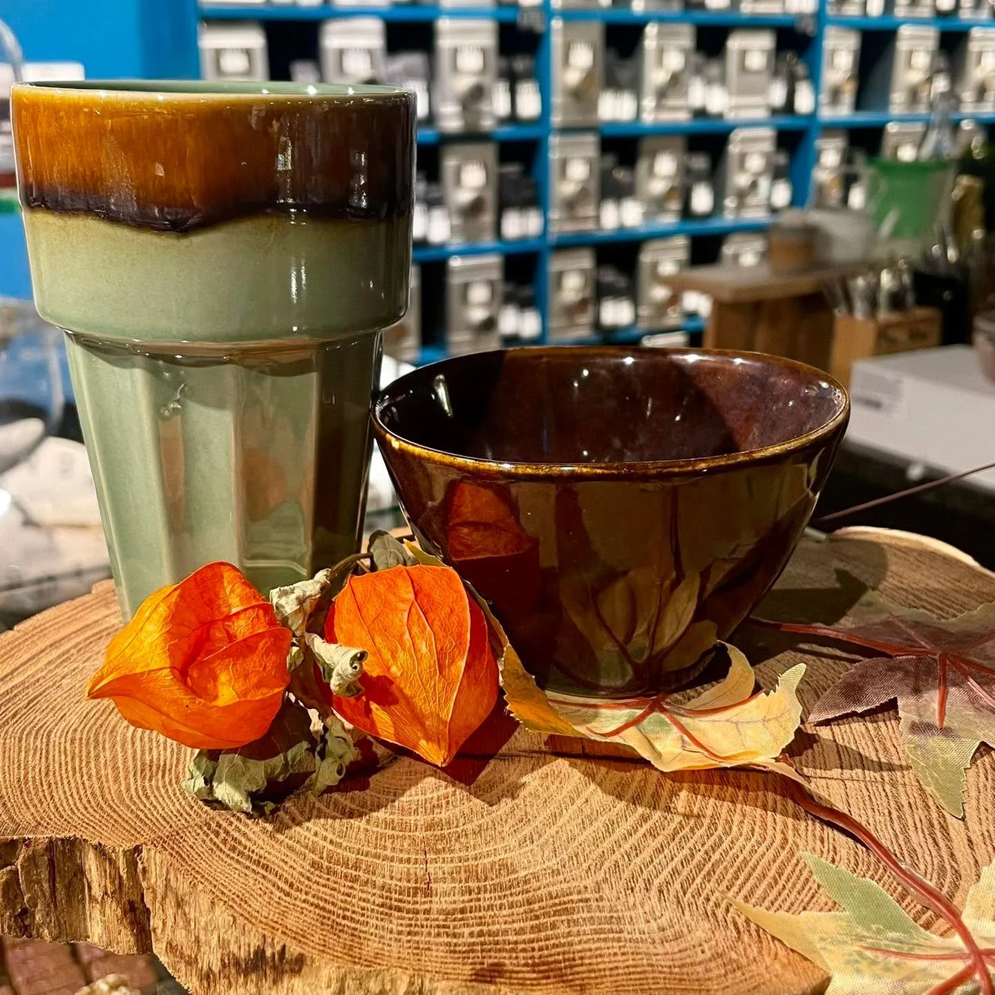 Kom eens kijken naar ons servies. Nu ook in de mooiste herfstkleuren!
#barneveldcentrum #herfst #herfst🍁 #herfstkleuren #herfstzonnetje☀️ #herfstkleuren🍂🍁 #herfstgevoel #herfstwandeling #servies #kopjes #schaaltje #schaaltjes