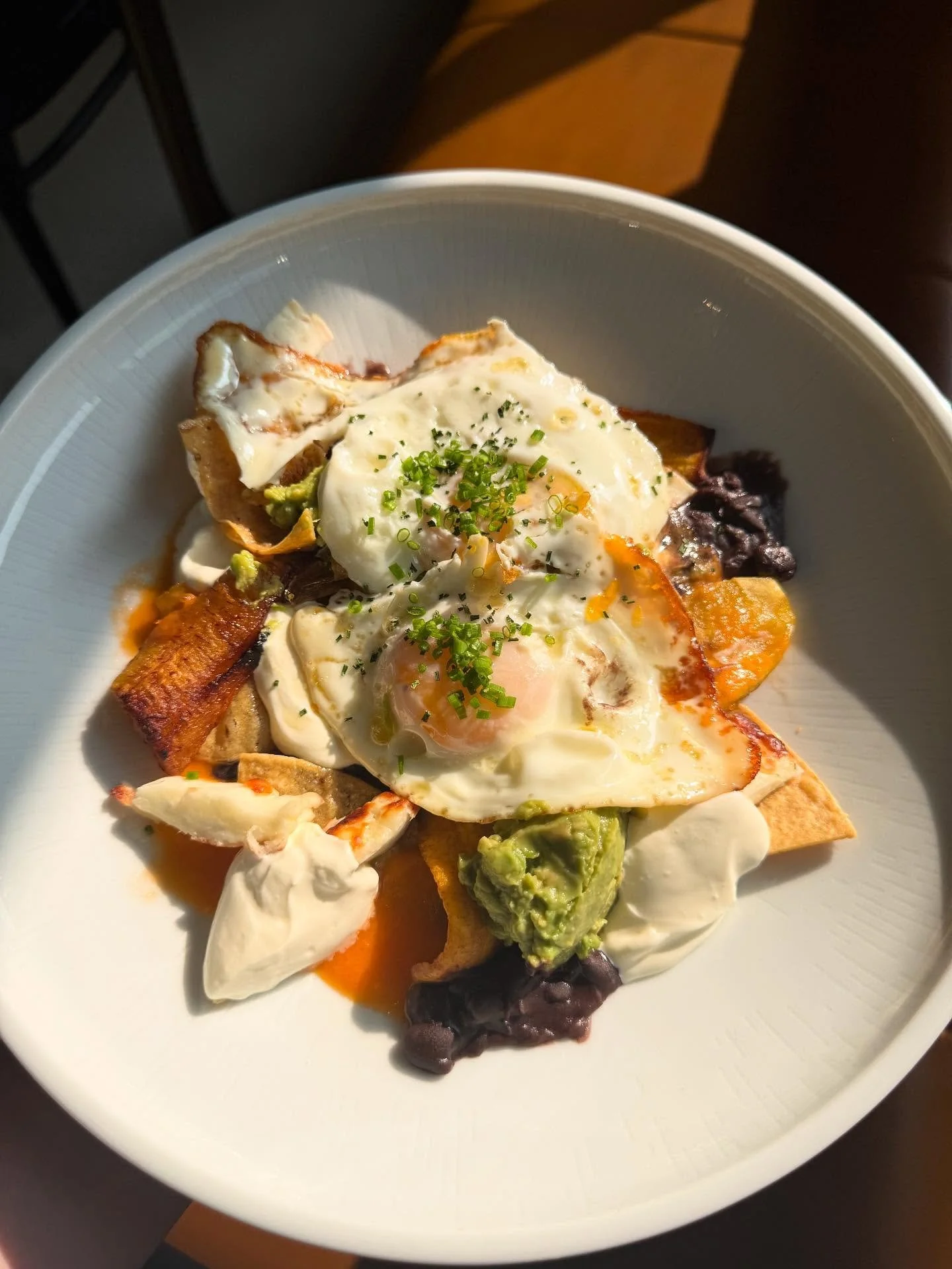 Salvadoran Desayuno 🇸🇻 black beans, crema, avocado, halloumi, grilled plantain, corn tortilla, 2 fried eggs + habanero hot sauce 💙