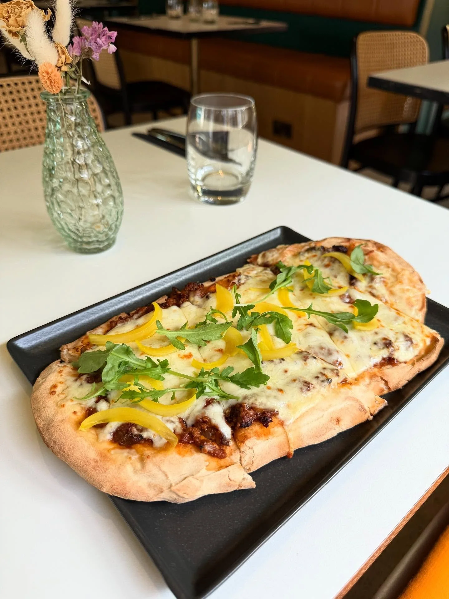 Joker pizza 🇳🇴 - slow cooked beef bolognese topped with gouda and mozzarella, sweet onions and rocket on a sourdough flatbread 

inspired by our Norwegian besties 💙