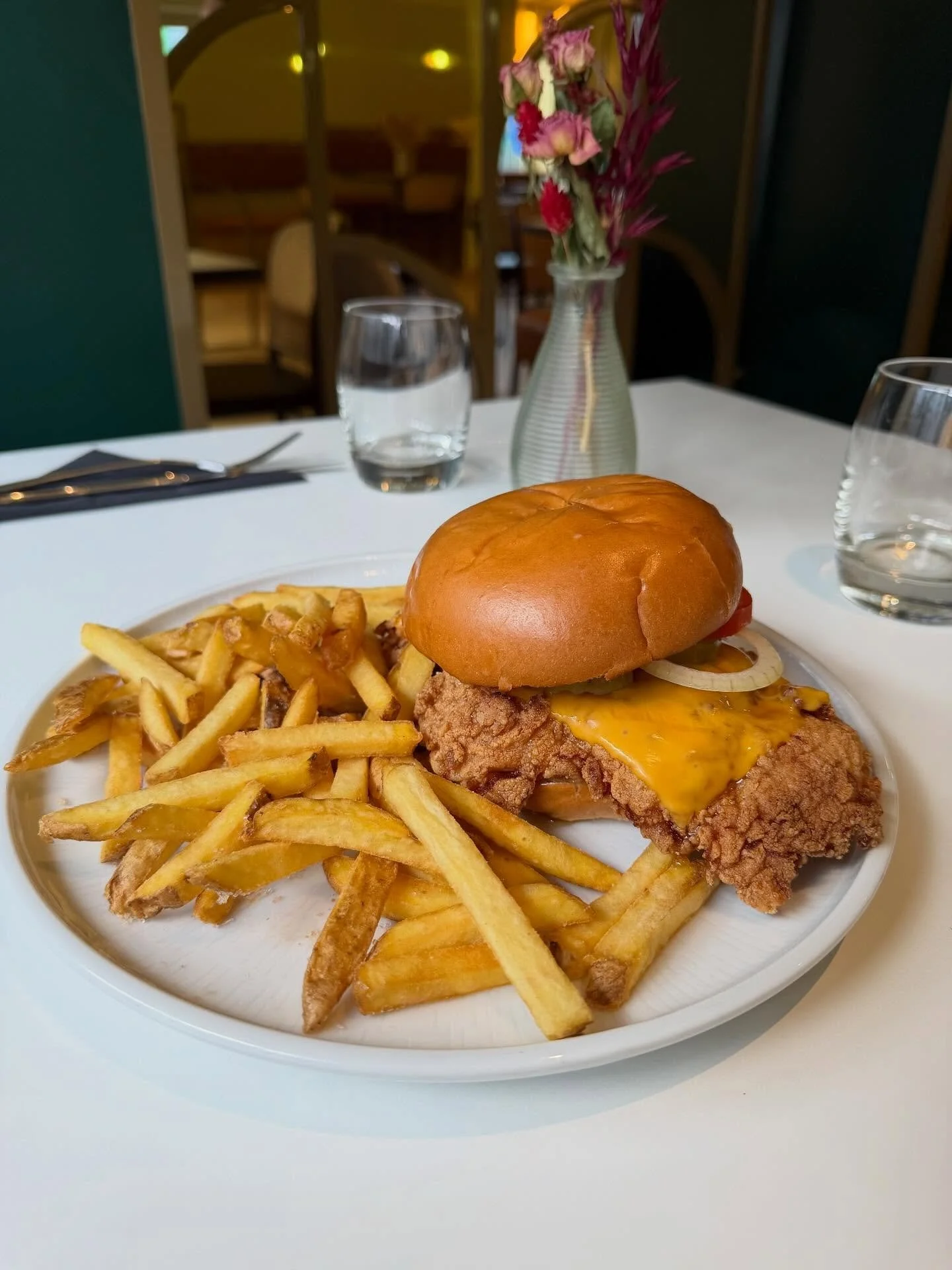 Changing up the crispy chicken burger with tomato, onion, pickles and american cheese on a brioche bun featuring our favourite secret mayo (it&rsquo;s definitely not chick fil a sauce 🤭 ) 😋 🍗 🍔