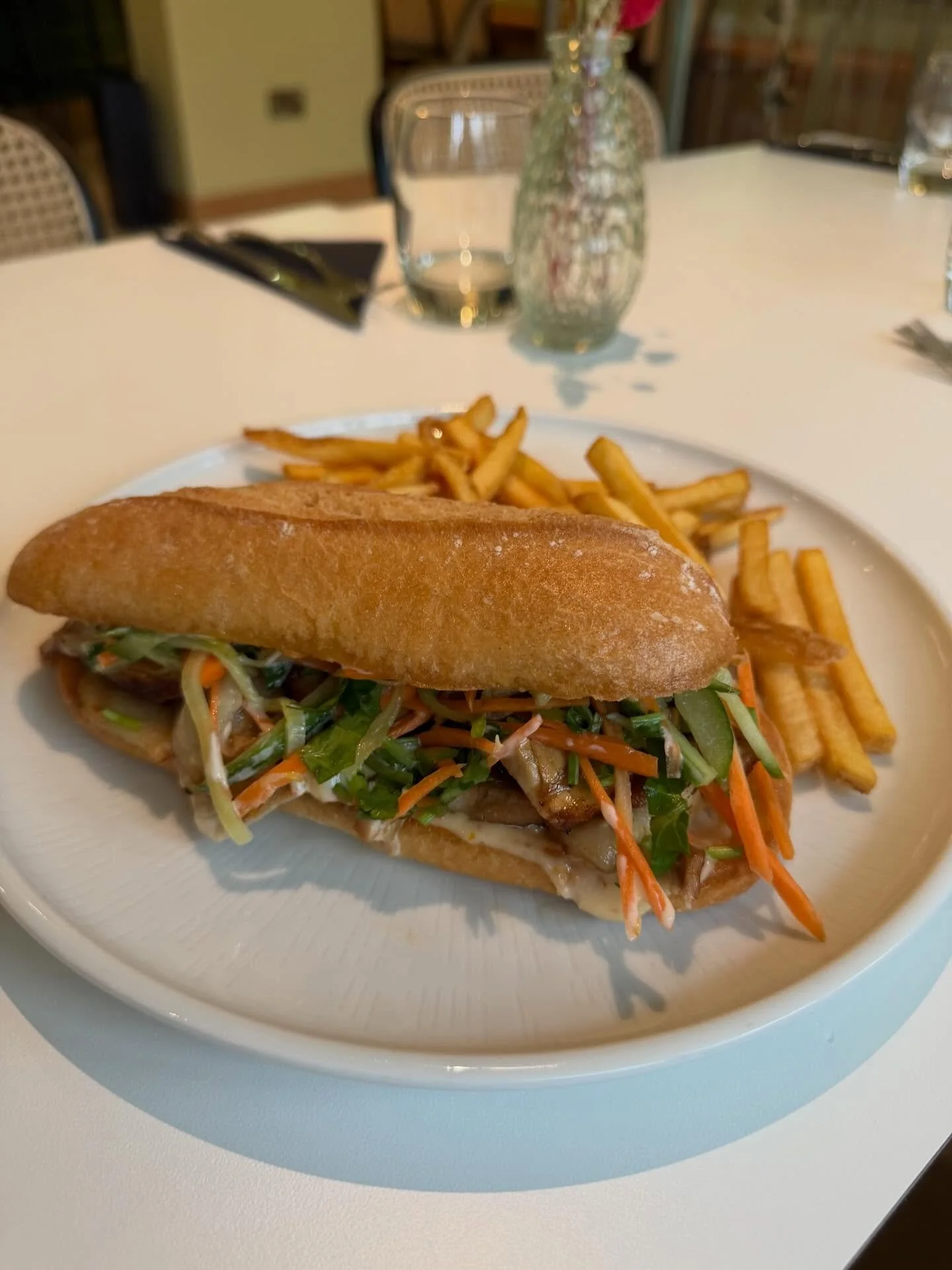 Our kinda sorta banh mi tastes sooo good with roast pork, pickled veggies and sweet chilli mayo 💓