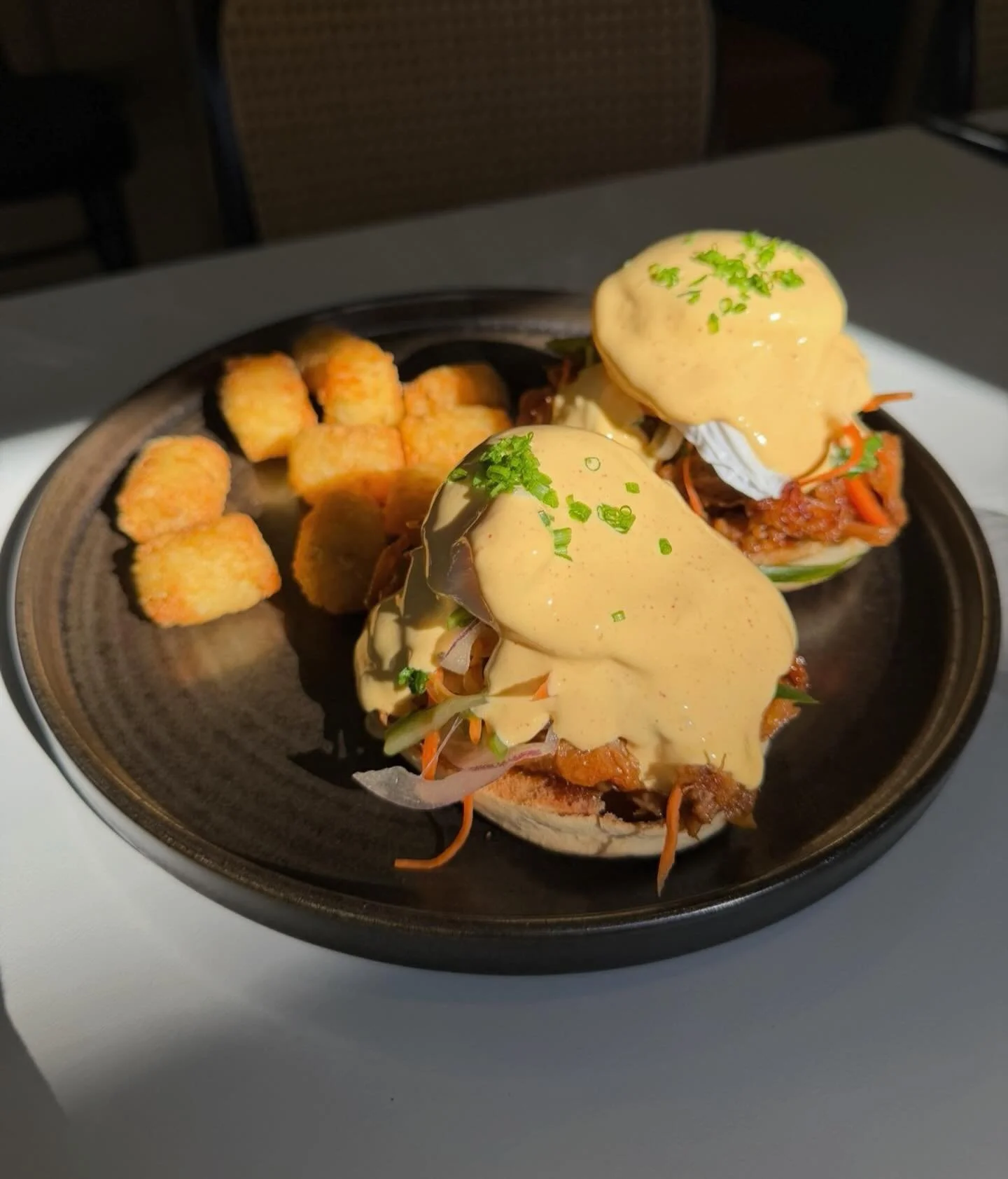 On the menu this weekend 💗 ☀️ ⛅️ 
Korean Pulled Pork Benny - gochujang pulled pork, carrots cucumber onion, toasted english muffin, 2 poached eggs, hollandaise + a side of tater tots! 😋