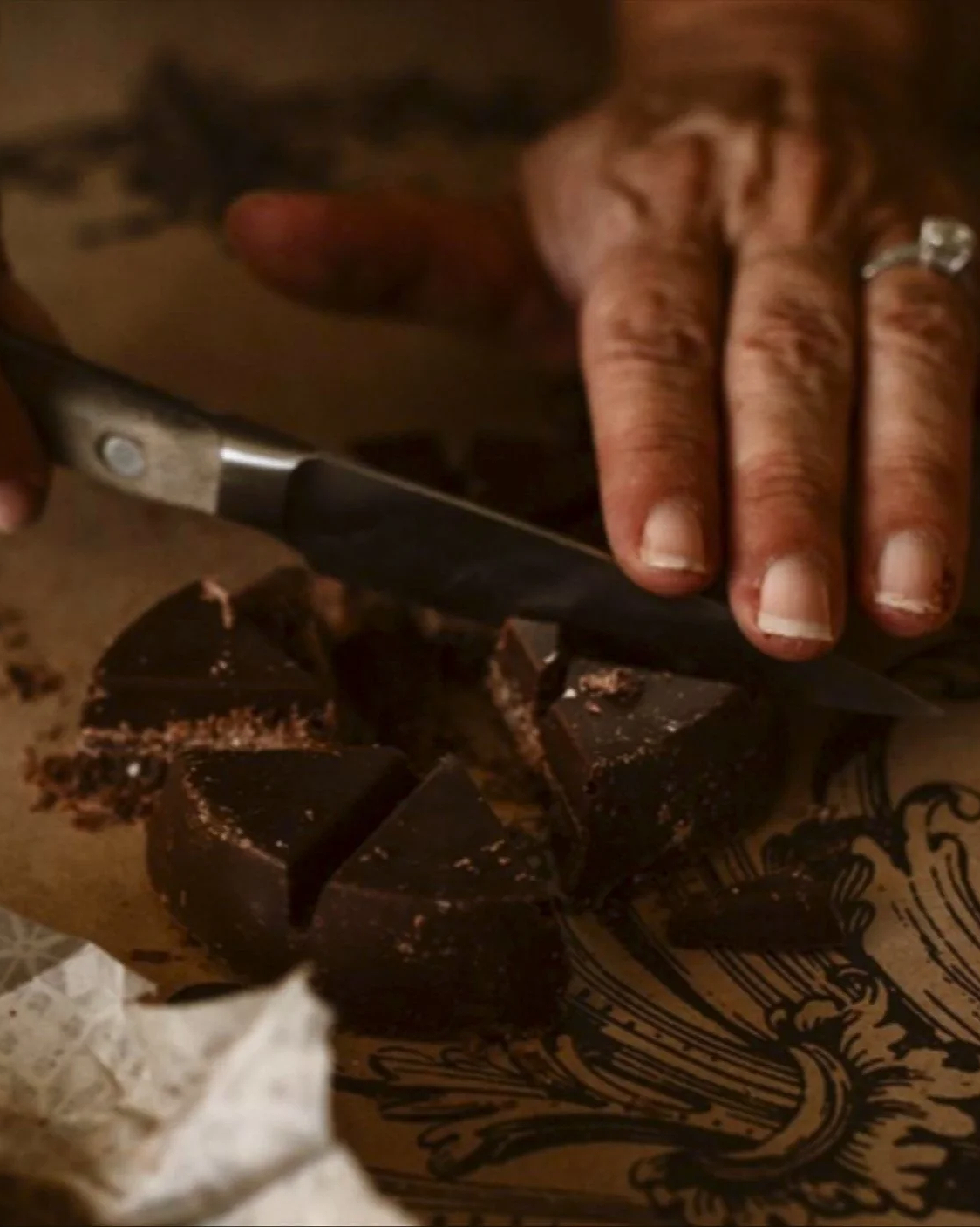 Cutting%2Bchocolate%2B2%2B.png