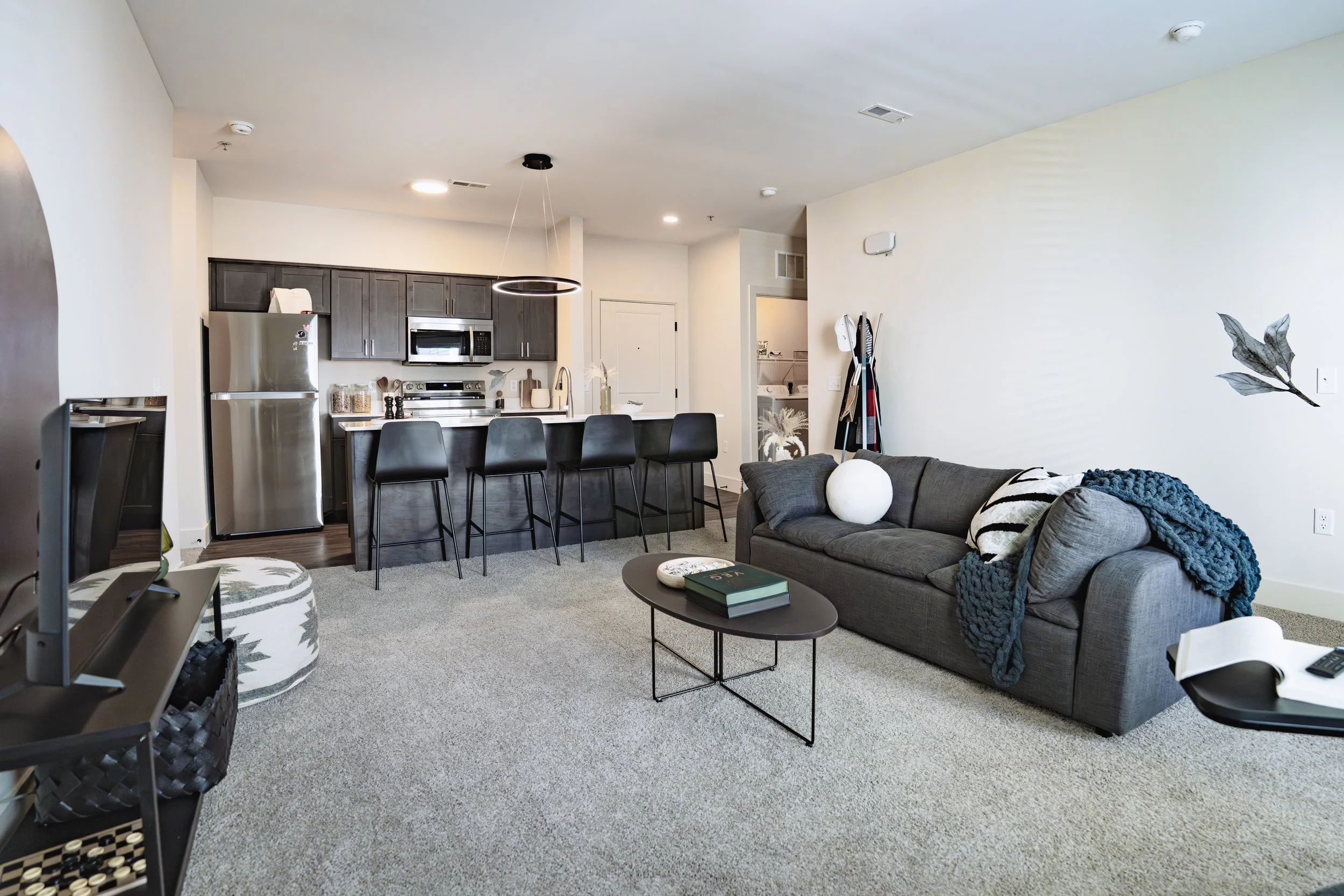 2025.09.30_GatewayLoftsCincinnati_Unit_LivingRoom_001.jpg