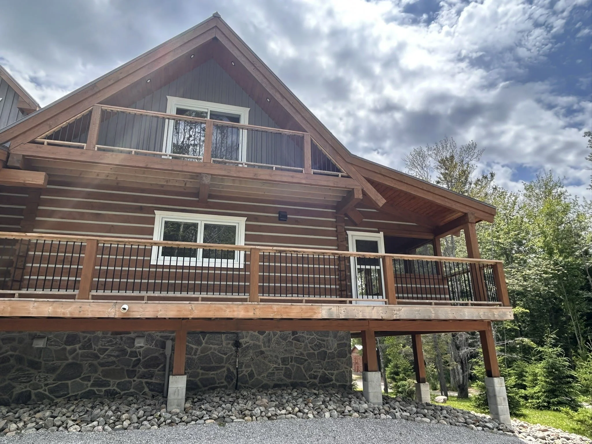 EcoLog Grey Porch-min.JPEG