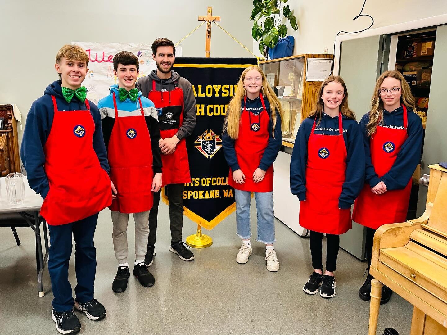 These wonderful 8th graders assisted the St Al&rsquo;s Parish Knights of Columbus with their pancake breakfast this past Sunday.  The Knights also generously donated these funds to the 8th graders for their service.  THANK YOU!! #wearestals @stalspar