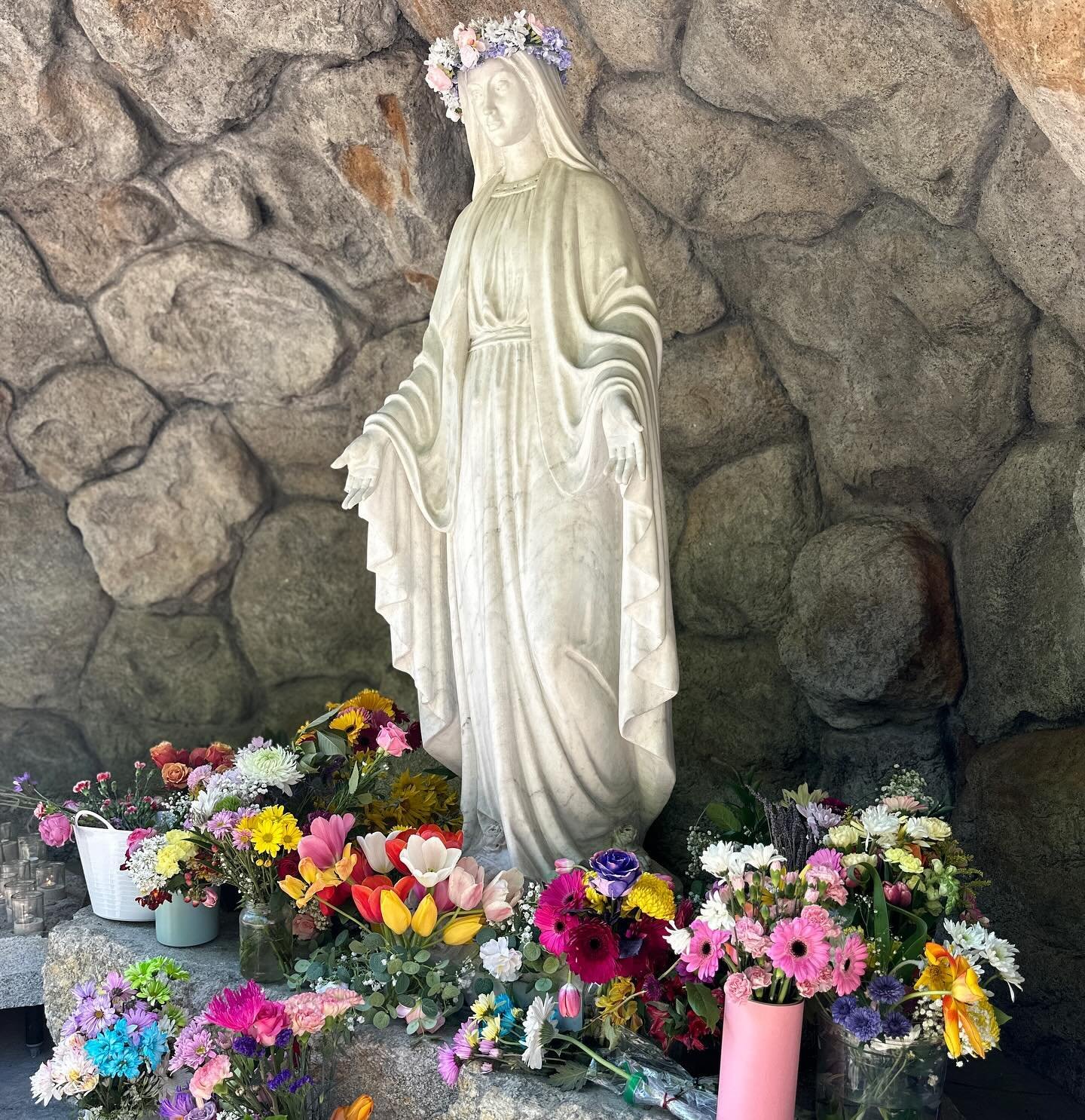 We celebrated all mothers, all grandmothers, and all mother figures at our Marian Mass at St. Al&rsquo;s Church this week. We are thankful for all of you and how you have touched our lives!  Thank you to our 6th graders for leading us in this honored