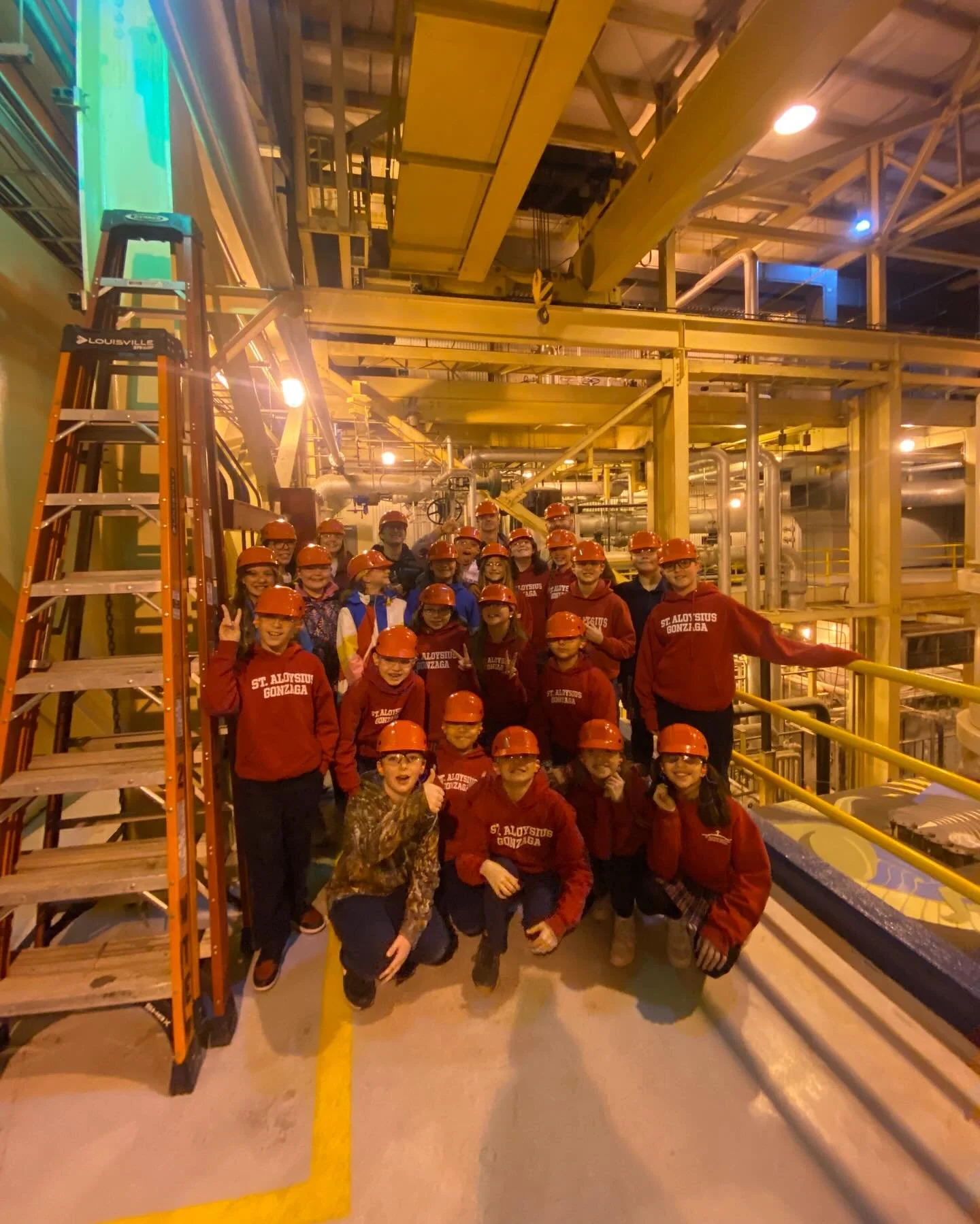 5th grade took learning on the road today! ♻️✨

We visited the Spokane Waste to Energy facility as part of our decomposition unit &mdash; seeing firsthand how waste is transformed and learning how science plays a role in caring for our world. 🌎

Rea