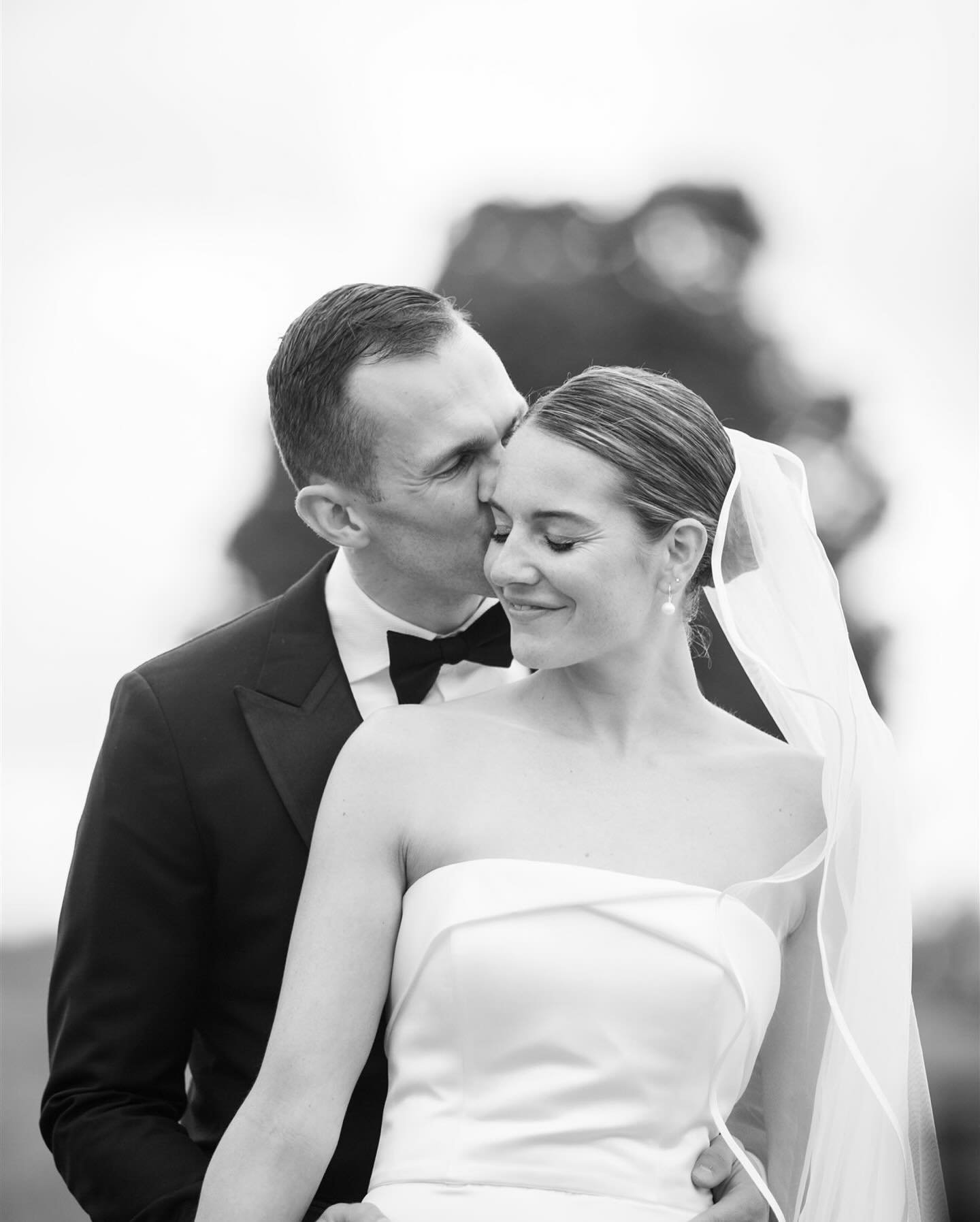 Today I am sharing a few more photos 📸 from the preview I sent @shannn_moore &amp; @bcmoore12 while I work on their images (loads of editing going on here!).

These two had such an ✨ amazing ✨ day and I can&rsquo;t wait to get them their gallery!  T