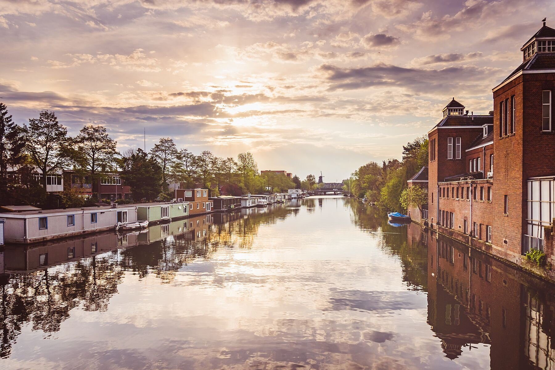 Wall art - Sunset over Amsterdam's Lozingskanaal canal