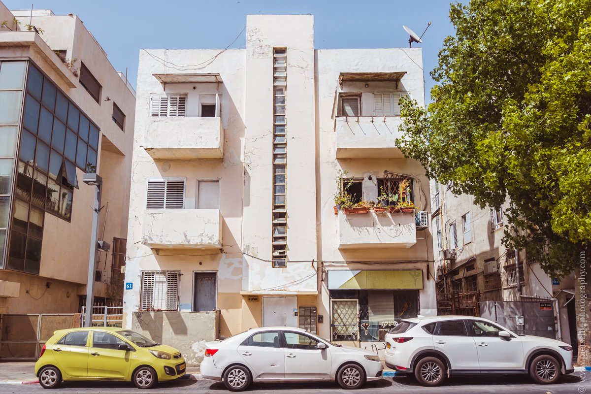Stefanie Pietschmann - Bauhaus architecture in south Tel aviv.jpg