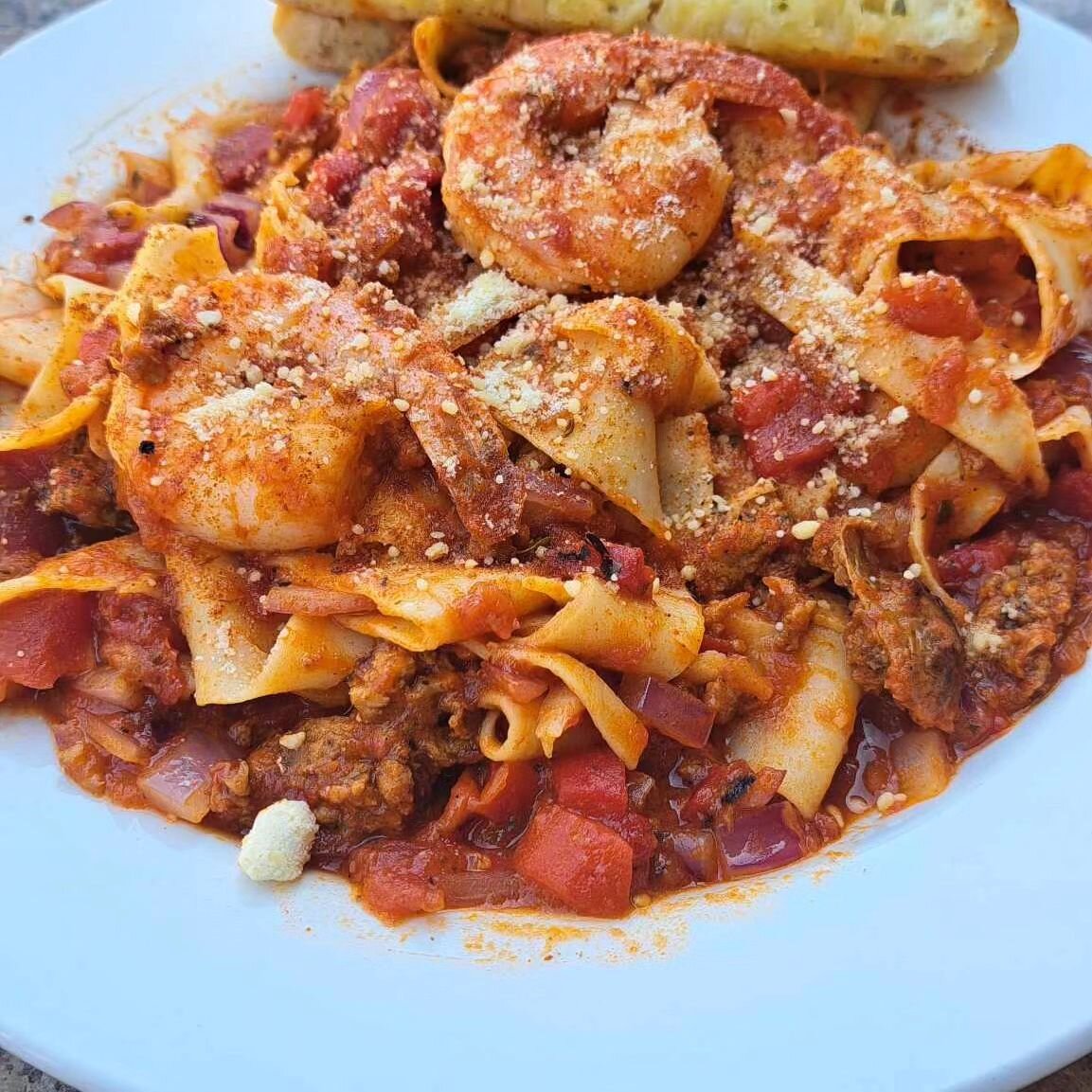 Shrimp and Cajun sausage pappardelle pasta!
@tendercuts_pc_fe made us a custom batch of Cajun sausage just for this dish!
Daryl Gray playing some sweet tunes at 9pm tonight.

See ya soon!