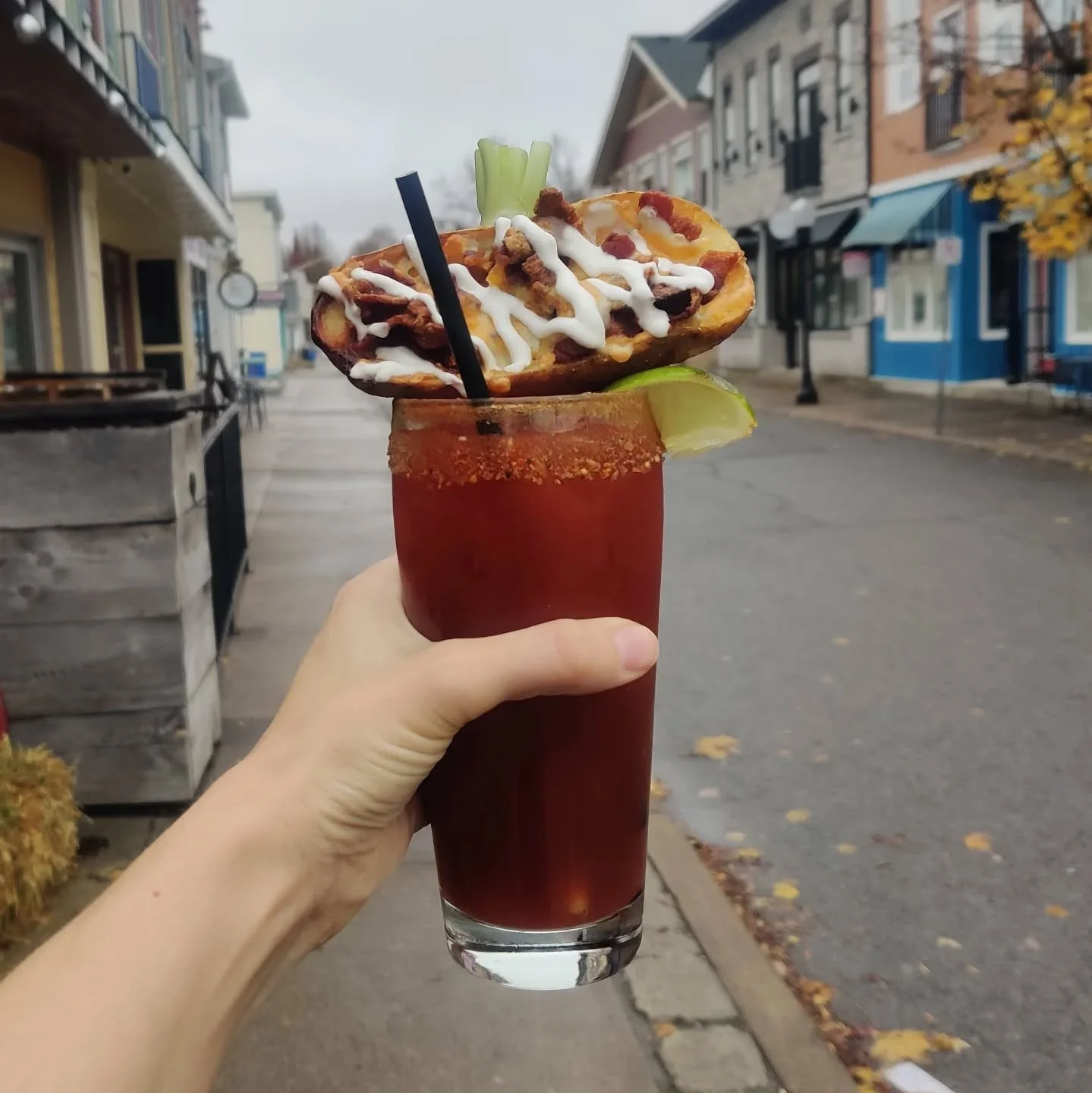 Happy Sunday Funday! Don't let the rainy weather tell you otherwise, it's the best day of the week. We have all the Sunday faves - Caesars, chicken wings, live music and of course, FOOTBALL 🏈 

Just when we were running out of ideas for Caesar toppi