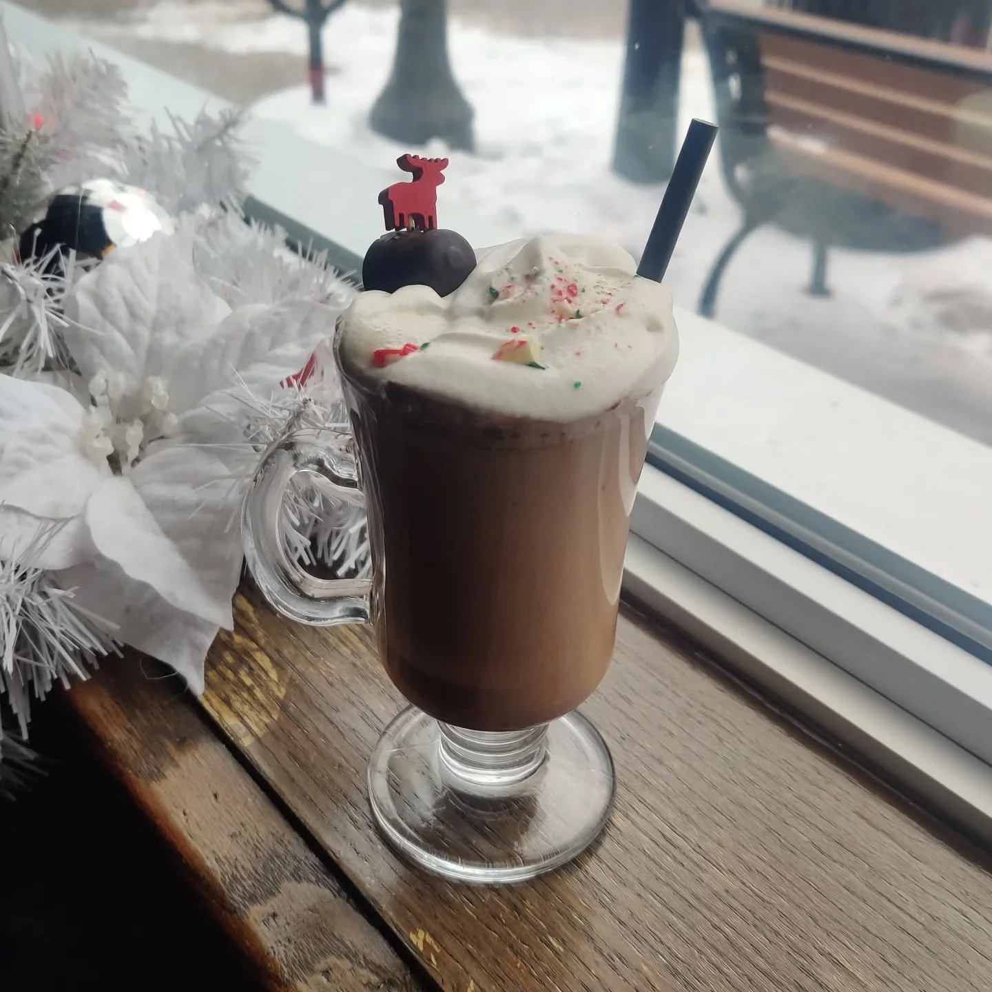 Day three of Christmas Cocktails is here to warm you up on a chilly day! This Peppermint Spiked Hot Chocolate is sure to get you in the Christmas spirit 🎄

We are open today from 11:30am to 11pm ❄️