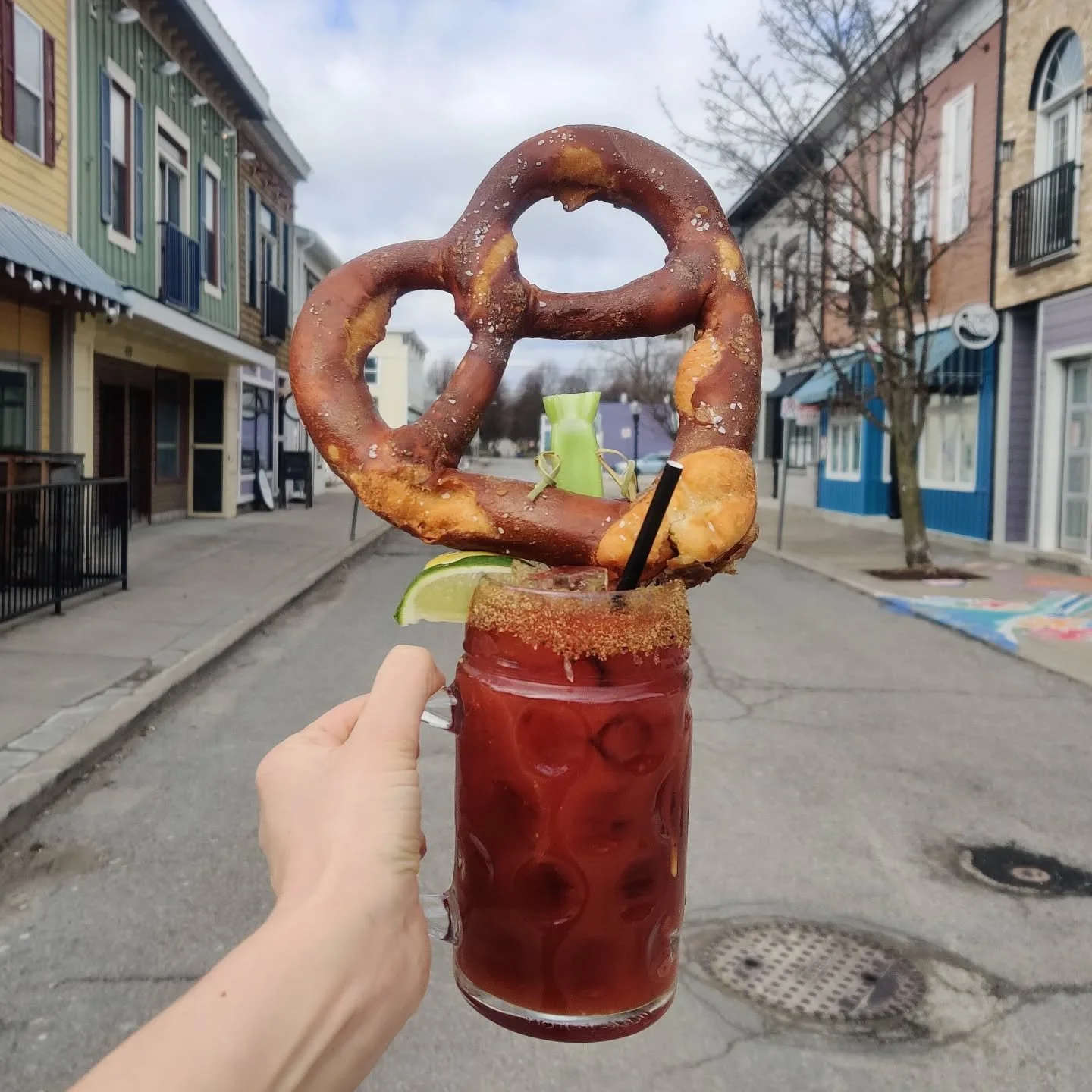 Sunday Funday is here to cure the green beer hangover - with Caesars and chicken wings! 

Today's Sunday Funday Caesar is topped with a giant pretzel served with a side of cheese or mustard 🥨

Sunday Funday is alwayssss the home of SCC's chicken win