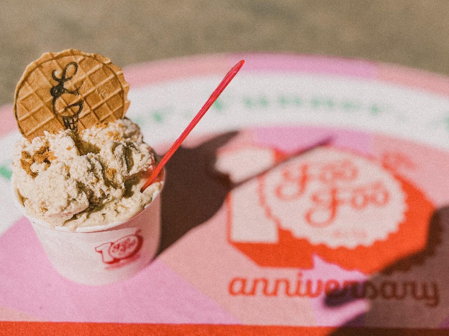 🚨Sunday, November 12th is the last day to try the @foofoofest and Lamonte Gelato collaboration! 🚨

Enjoy FooFoo Gingerbread gelato with a scoop of our espresso gelato and help us celebrate Foo Foo&rsquo;s 10th anniversary ✨

#lamontegelato #foofoof
