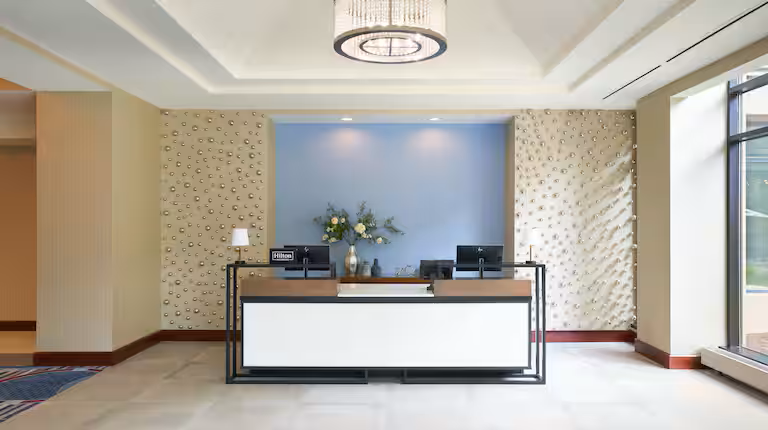 hilton-fairfax-front-desk.png