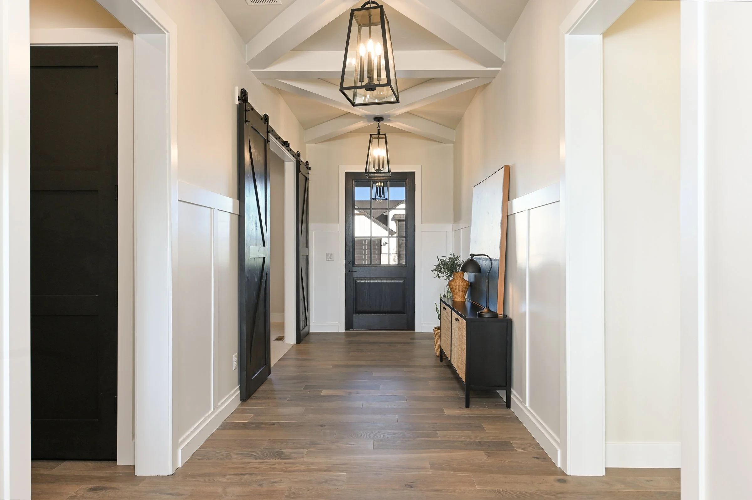1533 N Paleastra Ave-30.jpg