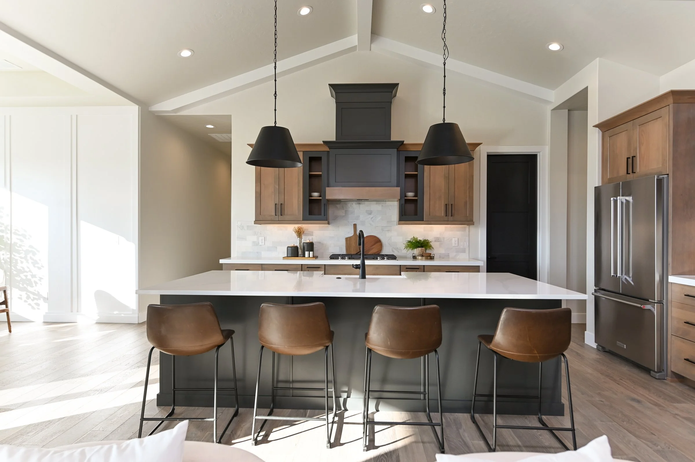 1533 N Paleastra Ave-12.jpg