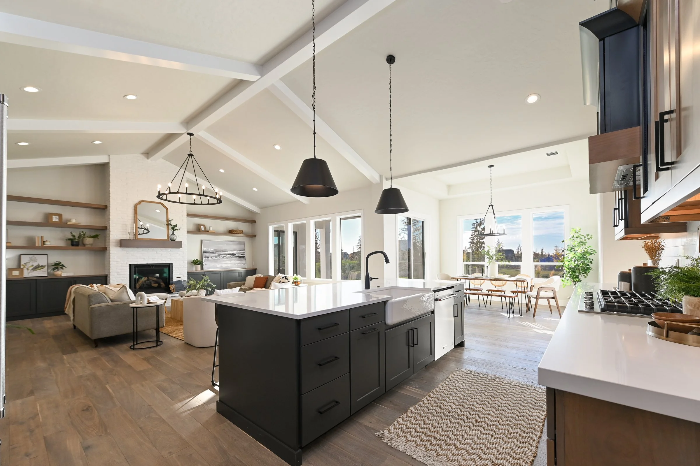 1533 N Paleastra Ave-21.jpg