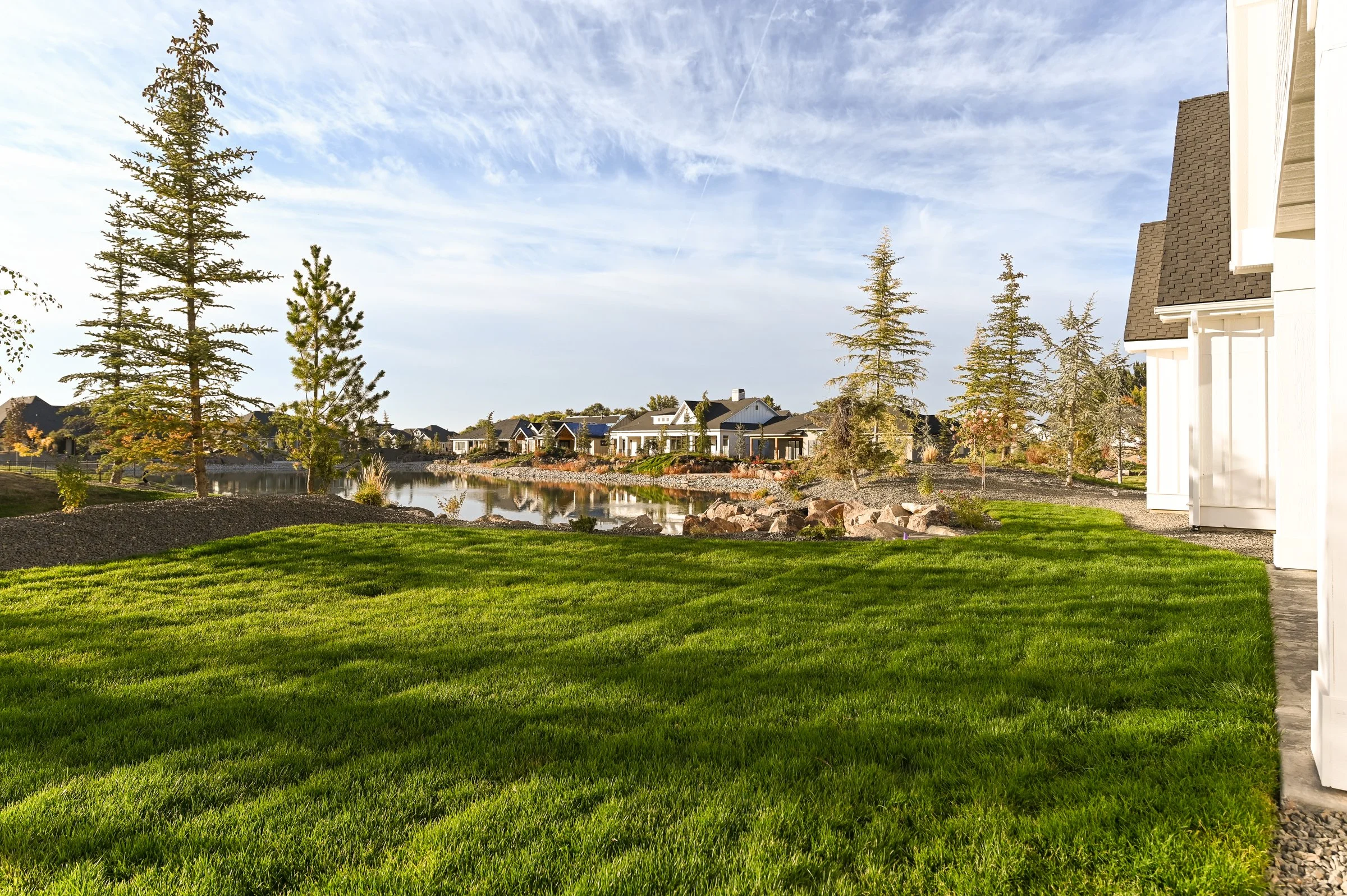 1533 N Paleastra Ave-39.jpg
