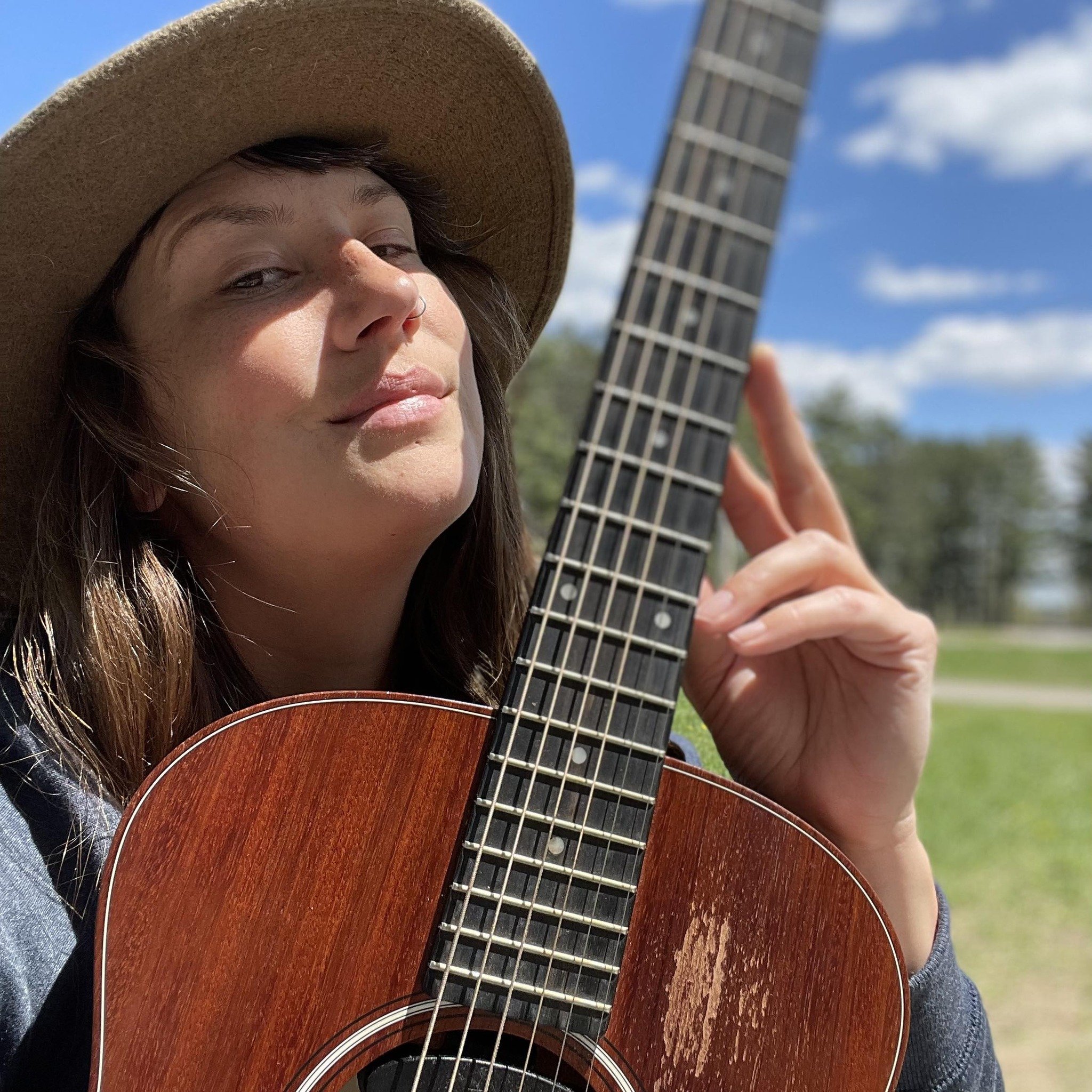 Emily Hammer - Live Music
