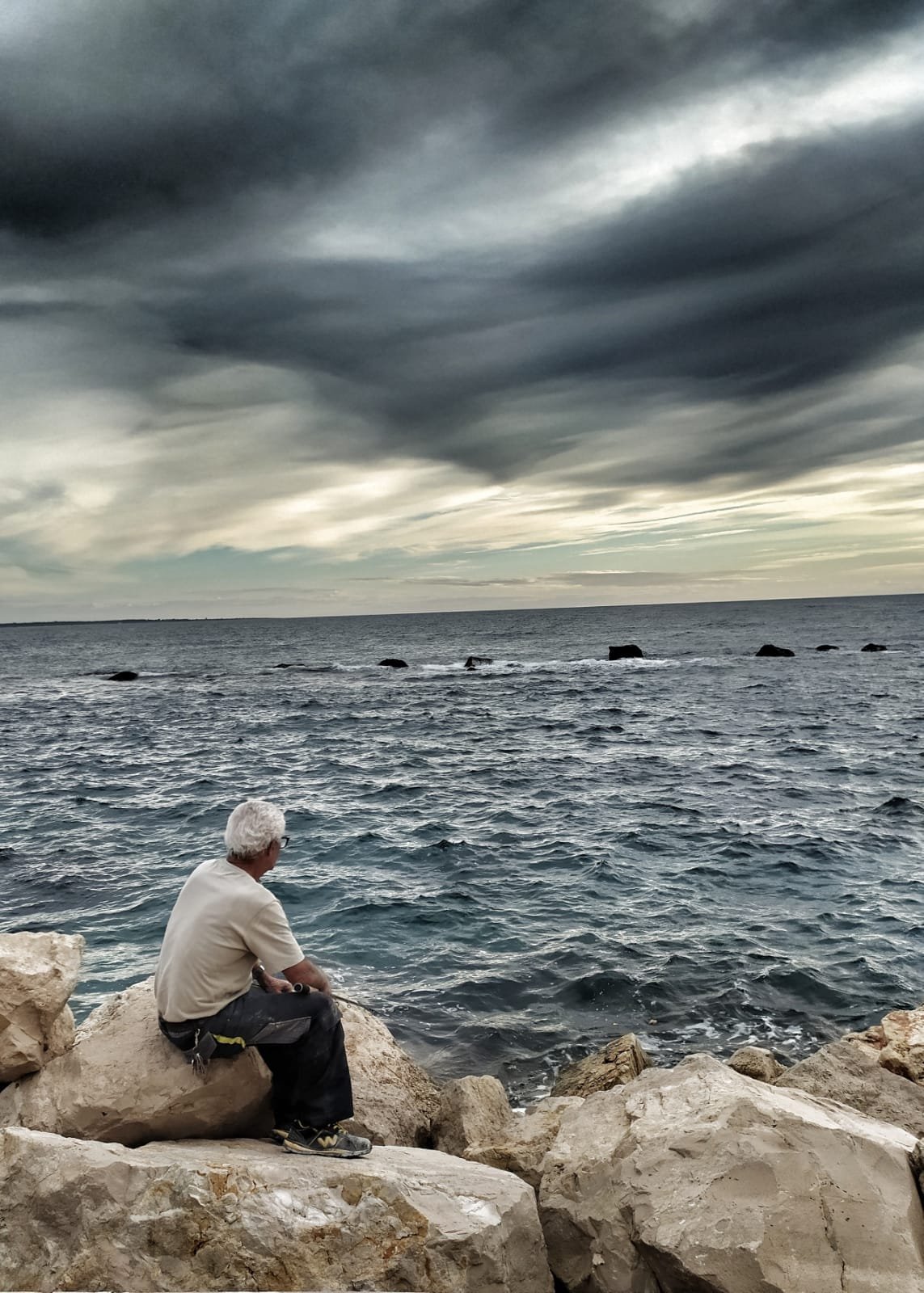 Gallipoli-mare-orizzonte-uomo-A4.jpg