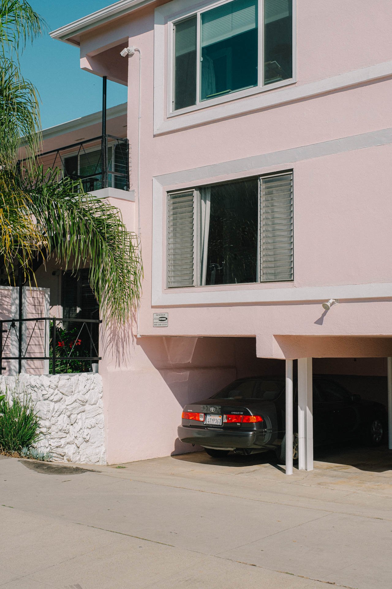 Pink-Garage-in-Santa-Monica.jpg