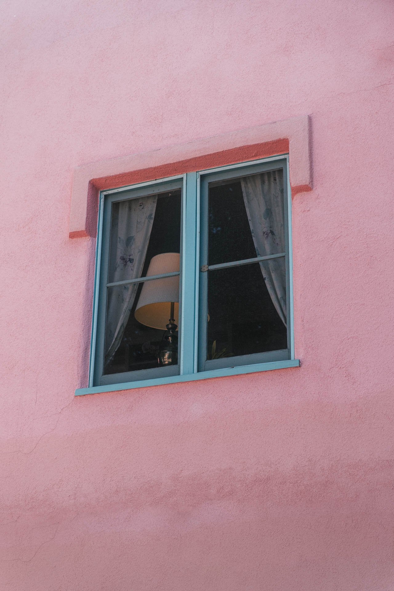 Lamp-in-Window-in-Santa-Monica.jpg