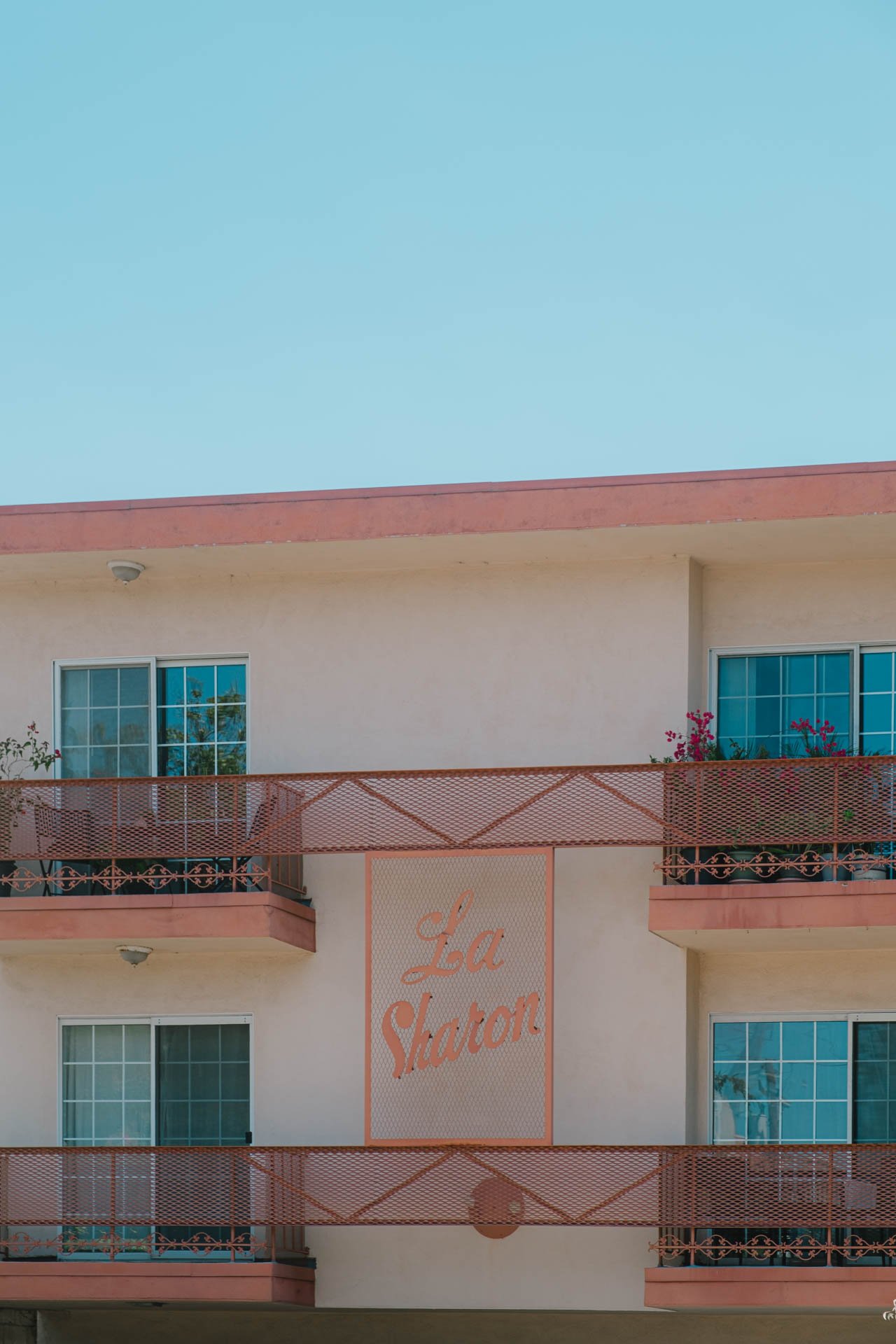 La-Sharon-Apartments-in-Santa-Monica.jpg