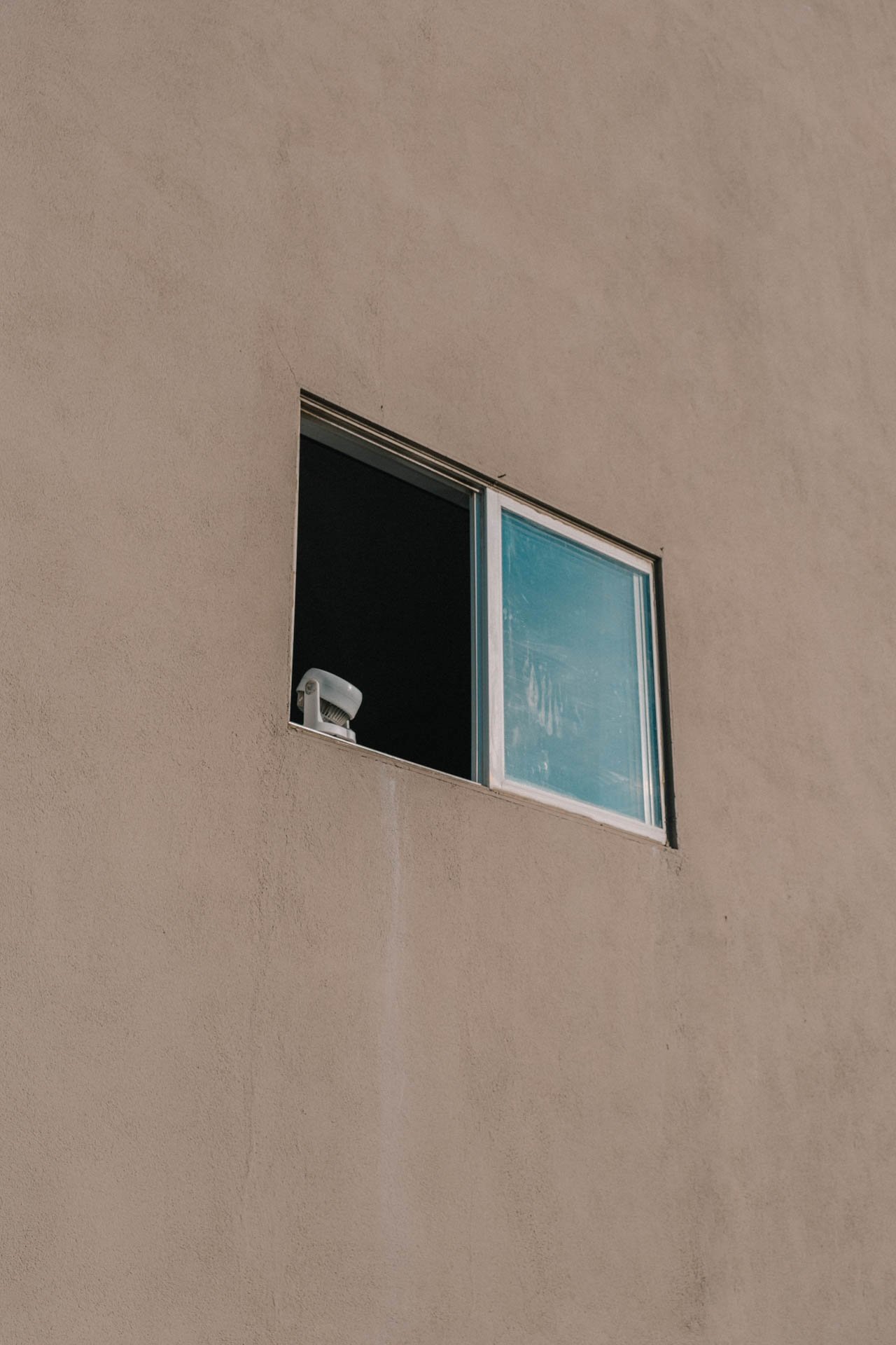 Fan-in-a-Window-in-Venice-Beach.jpg