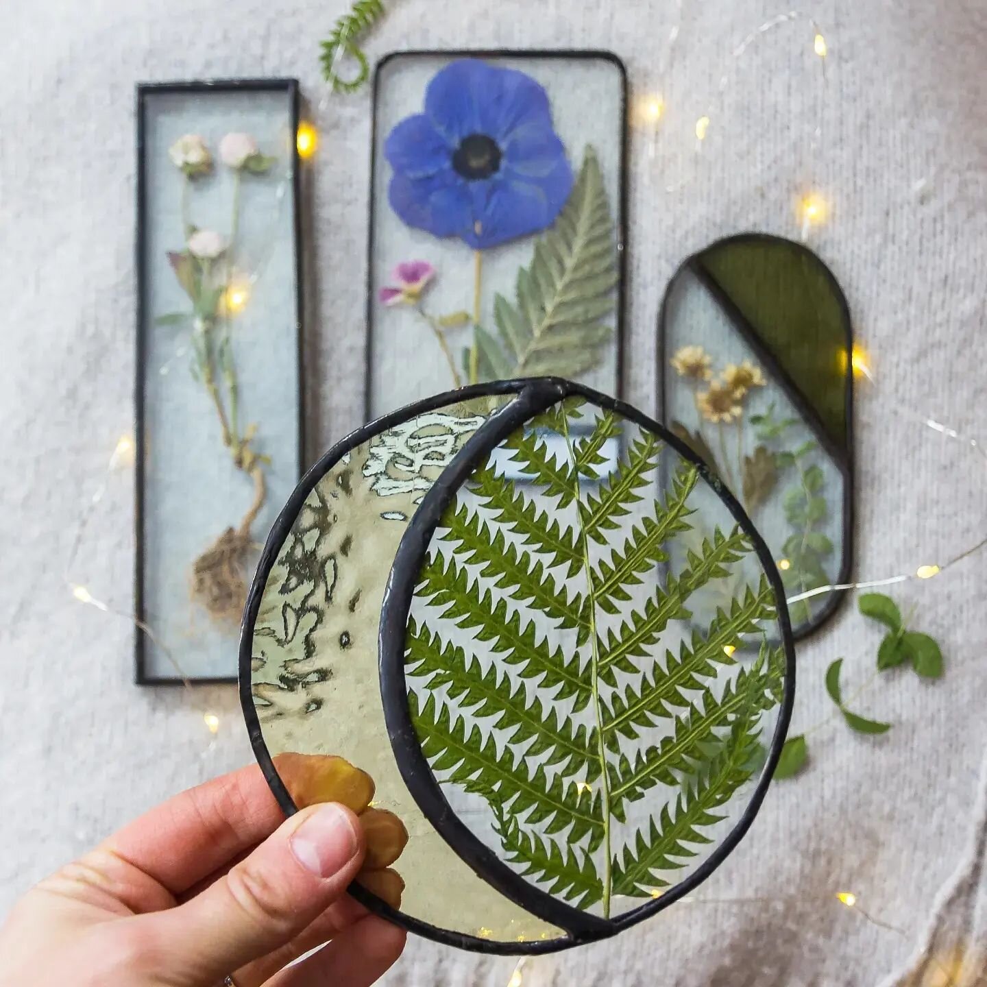 A little peek👀 at what is currently at @robinsandrust 

Be sure to pop by and check out all the cute stuff they have and get those last minute Christmas gifts! 

I am still doing custom stained glass orders, please feel free to message me if you wou