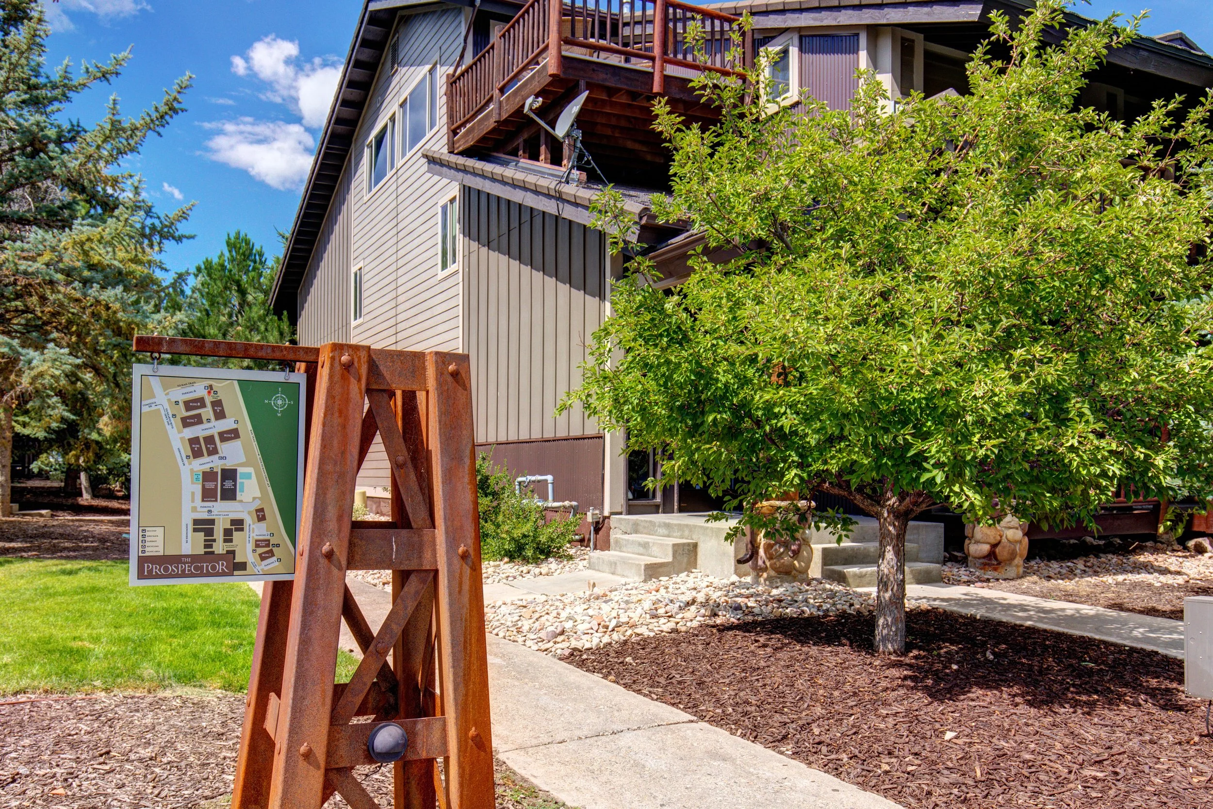 Prospector Square_02.jpg