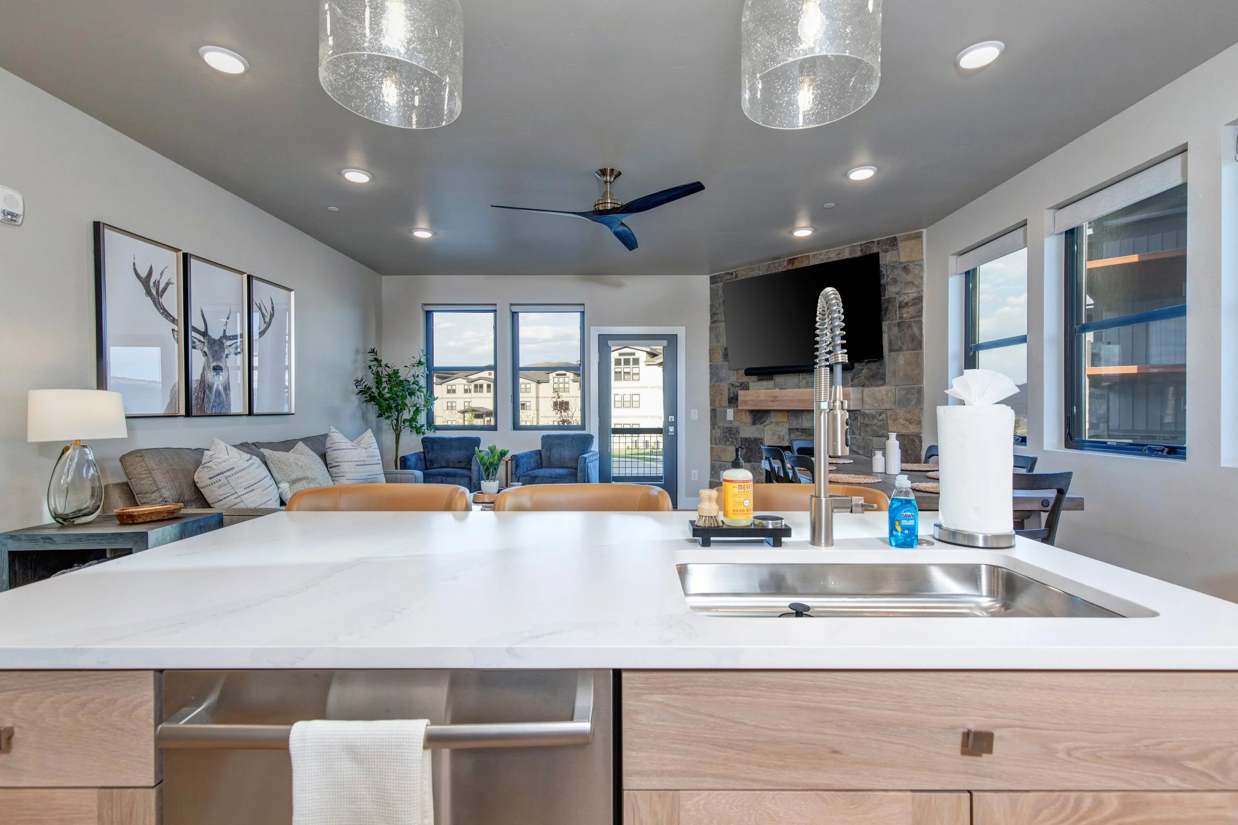 1166 helling Cir. 104_02.jpg