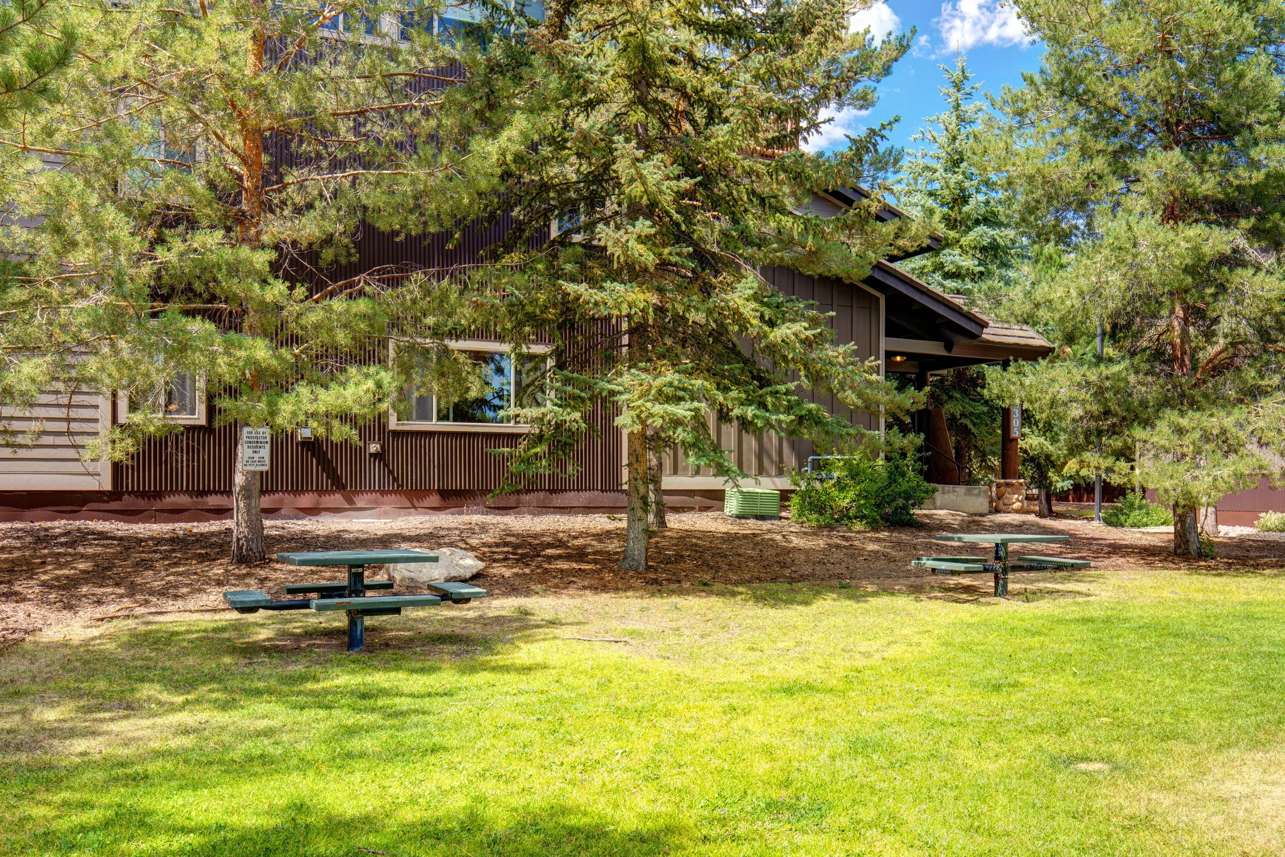 Prospector Square_01.jpg