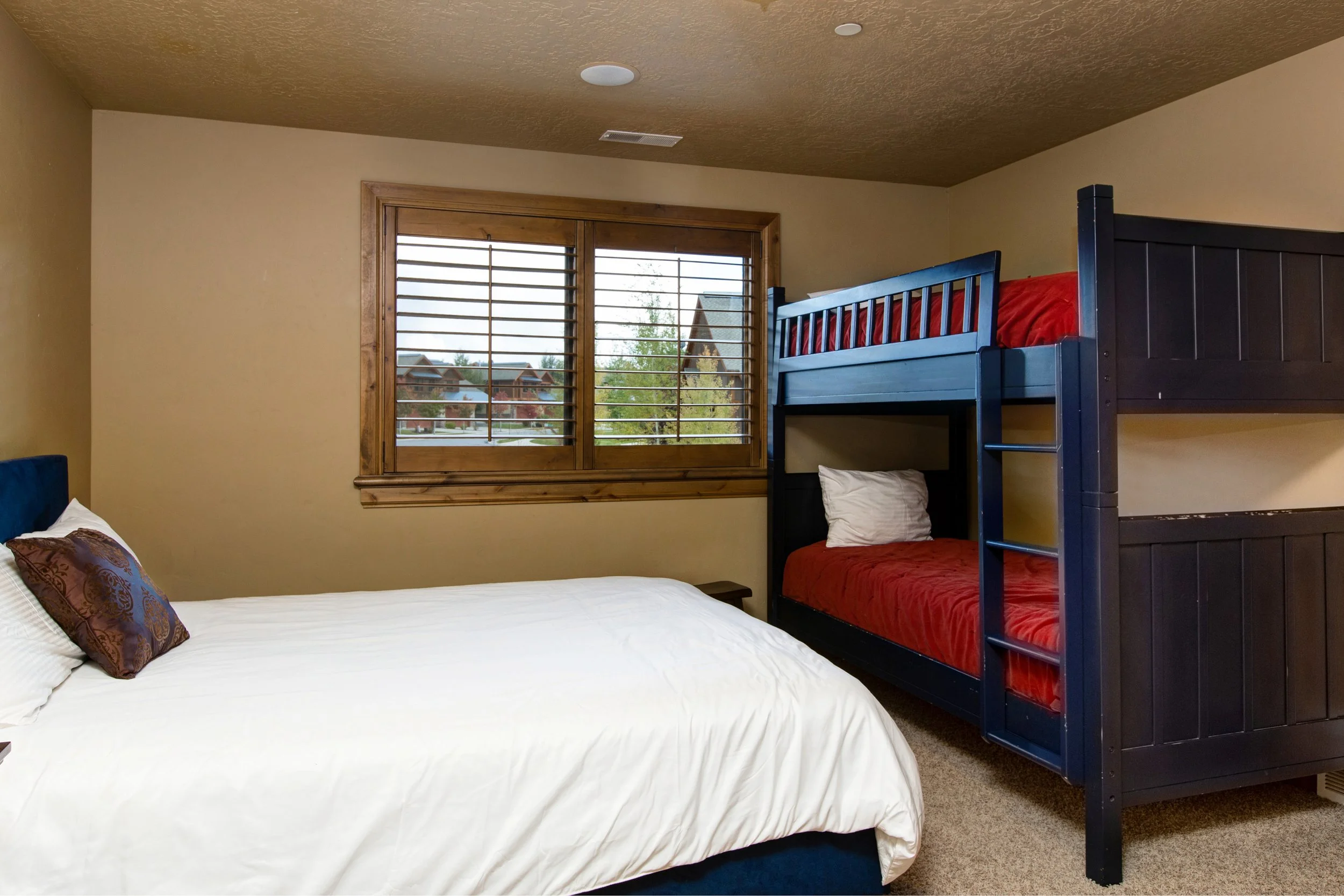 1280 W Hailstone Drive_08.jpeg