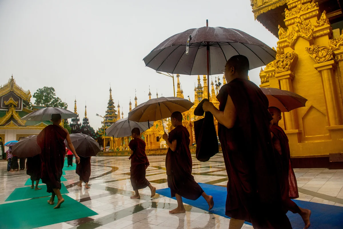  Monks at the Shwedagon pagoda in Yangon. 