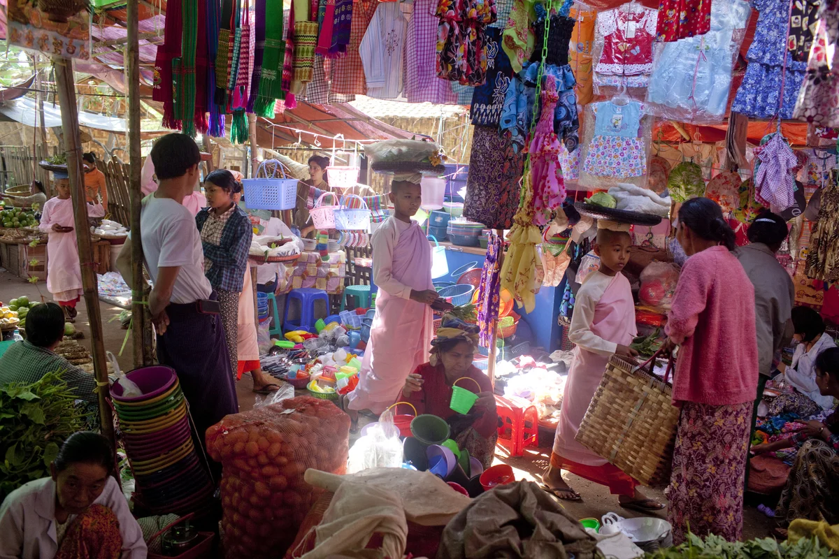  Buddhist nuns collect offerings at Nyuaung Oo market near the temples in Bagan. 