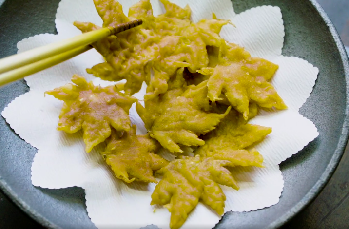 Savor Japan’s Deep-Fried Maple Leaves