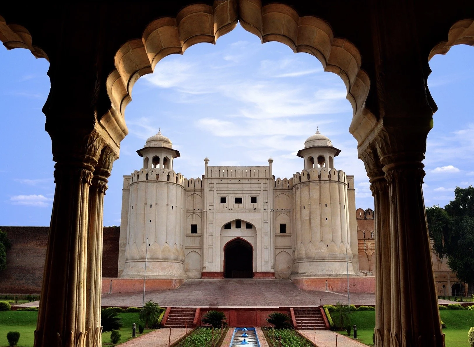 Alamgiri Gate at Lahore Fort. Rohaan Bhatti. CC BY-SA 3.0.
