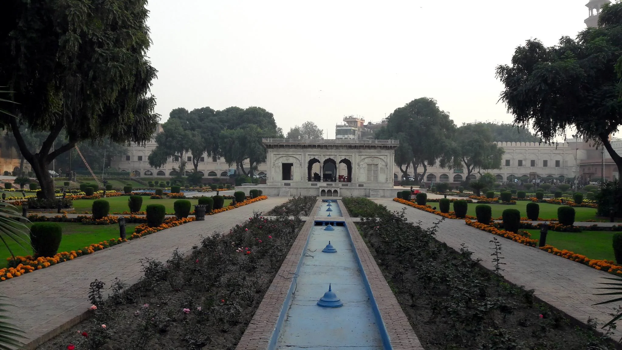 Baradari at Hazuri Bagh. Tariq mq. CC BY-SA 4.0.