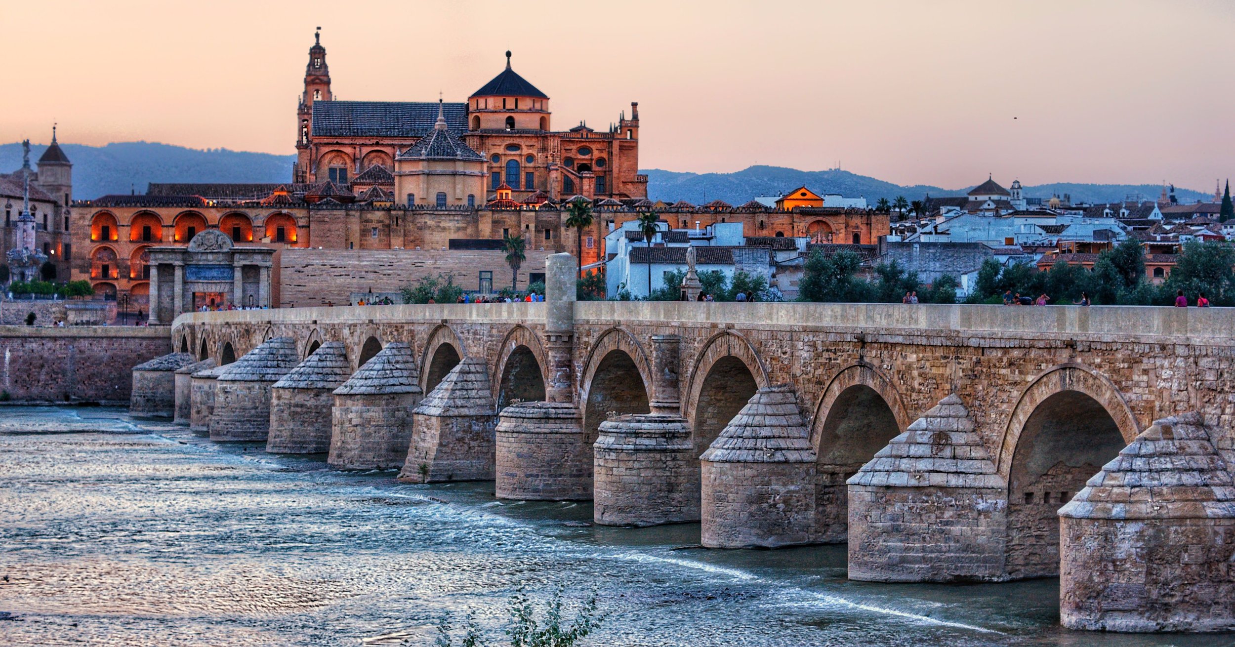 MosqueCathdral_RomanBridge-antonio_guirado_rivas-25129797-7861201.jpg