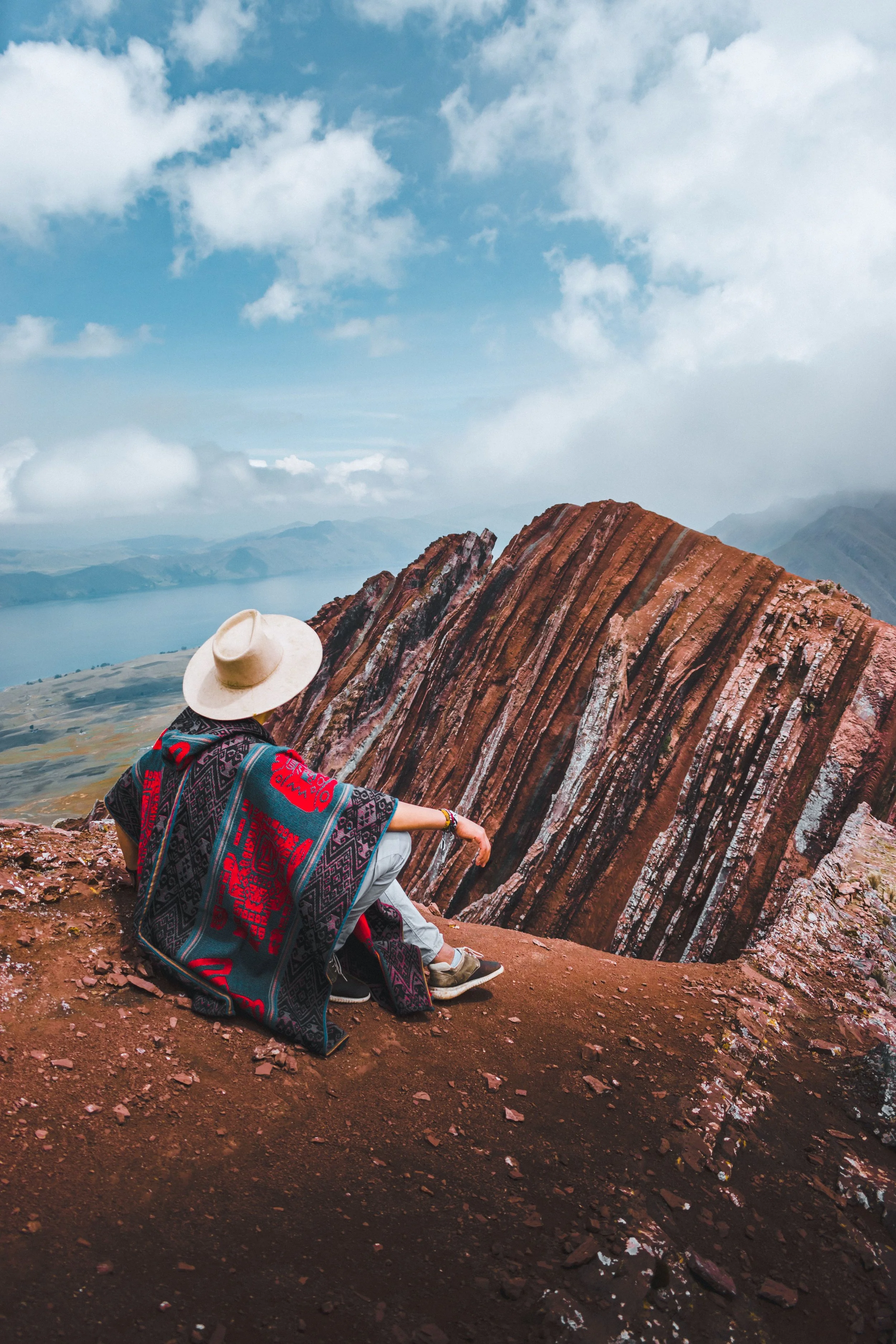 Tourist looking out over Pallay Punchu, famed for its sharp ridges.