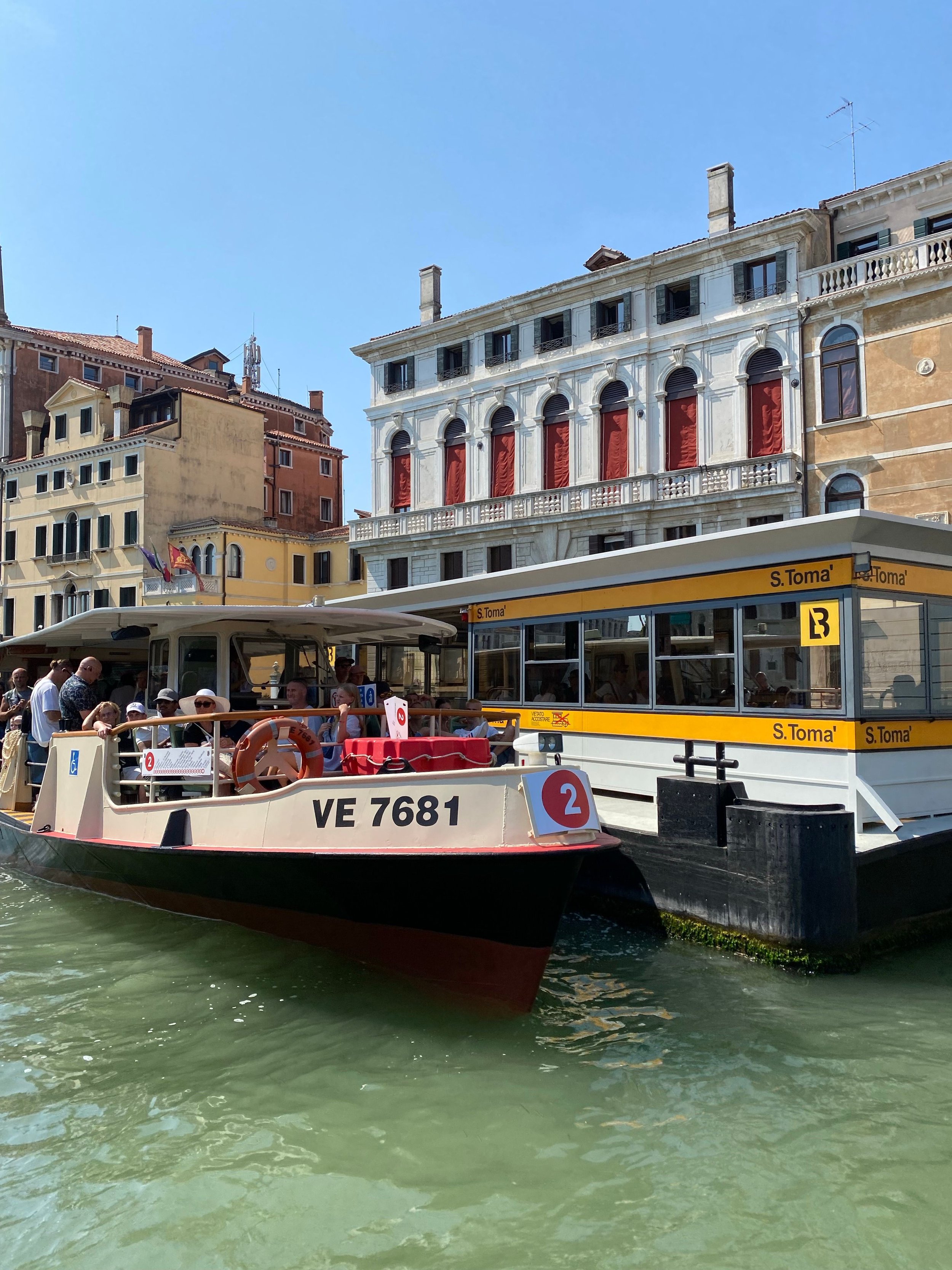 A vaporetto picking people up at the S.Toma stop along the Grand Canal.